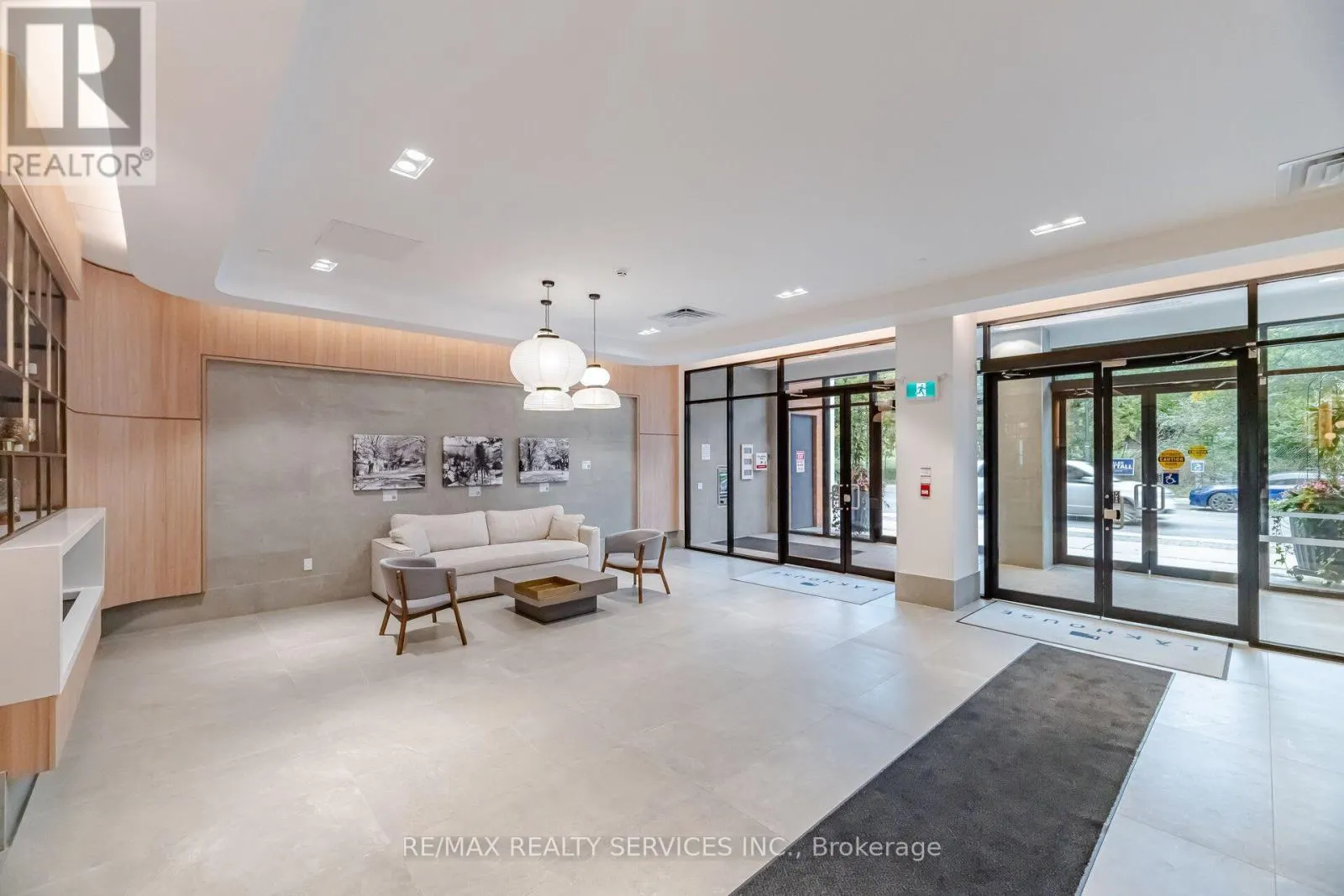620 - 185 DUNLOP STREET E