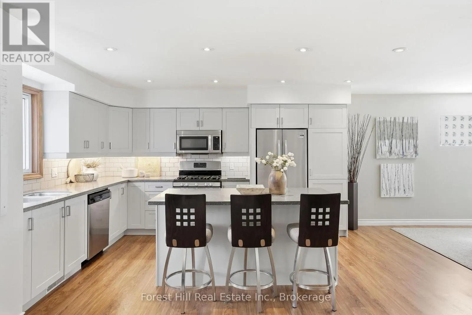 81 ST LAWRENCE STREET