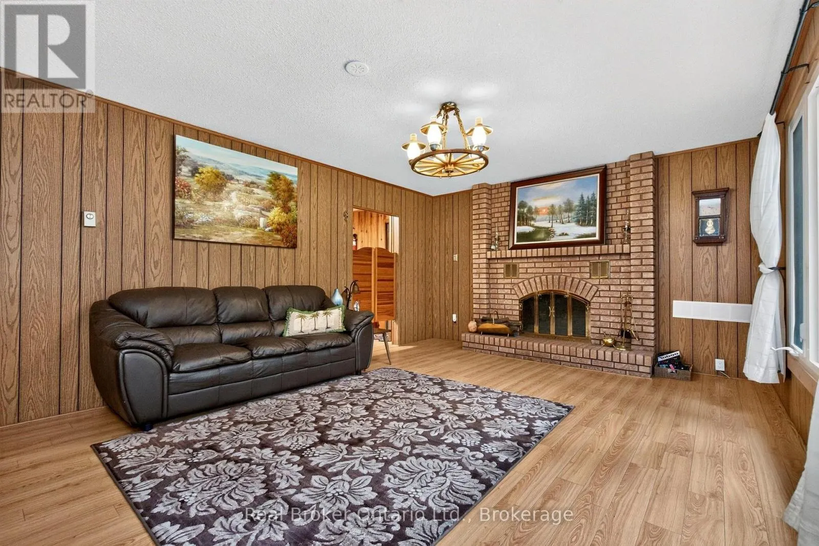16 FREDRICK AVENUE