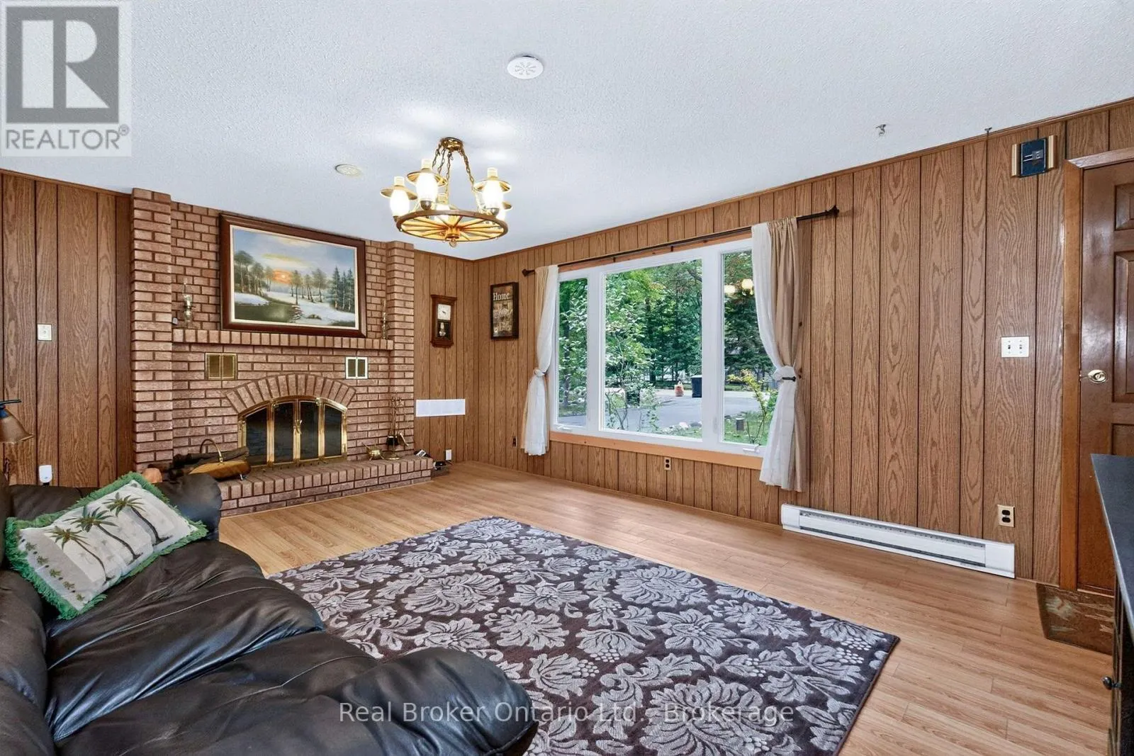 16 FREDRICK AVENUE