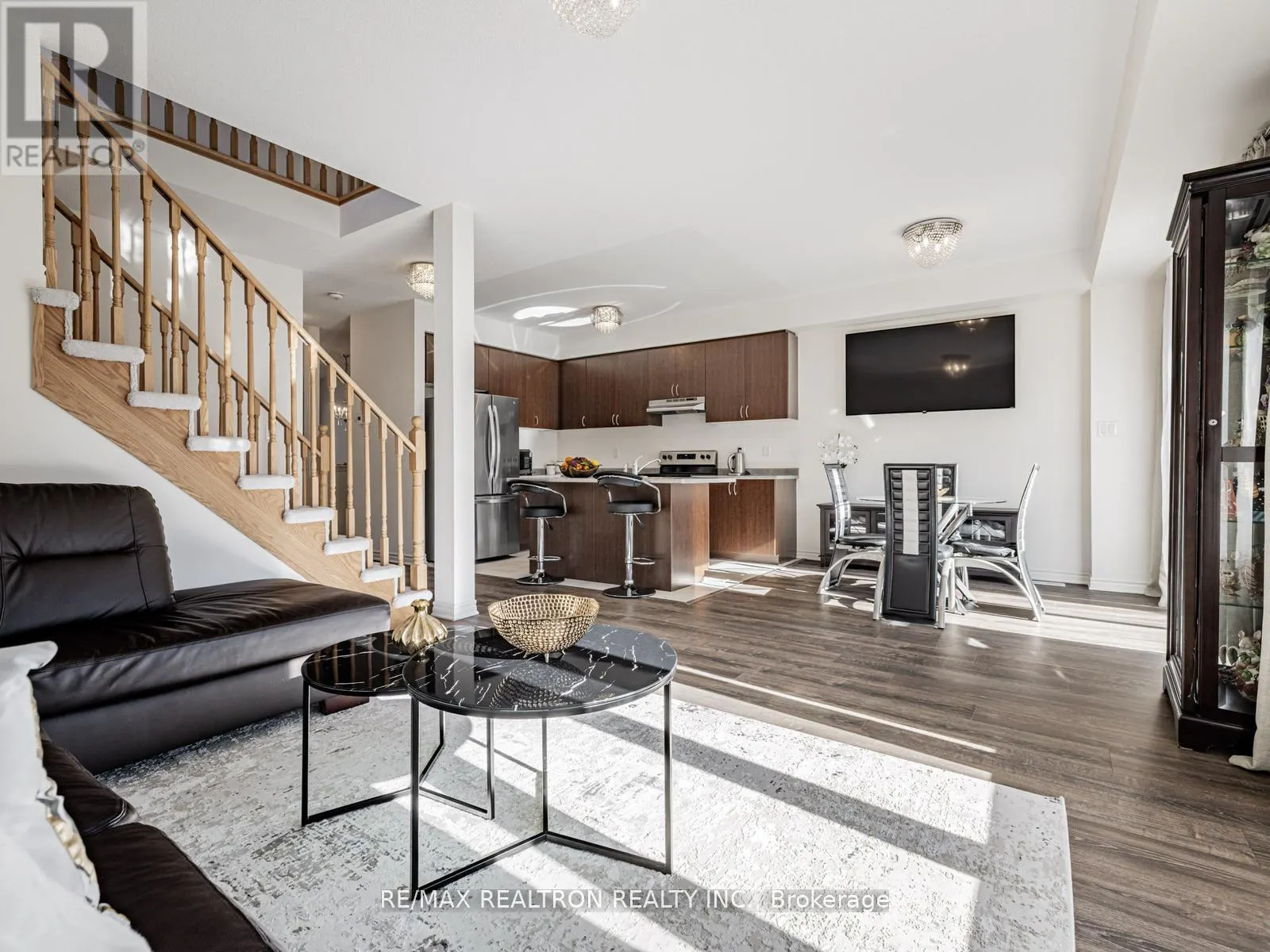 6 BOBOLINK DRIVE
