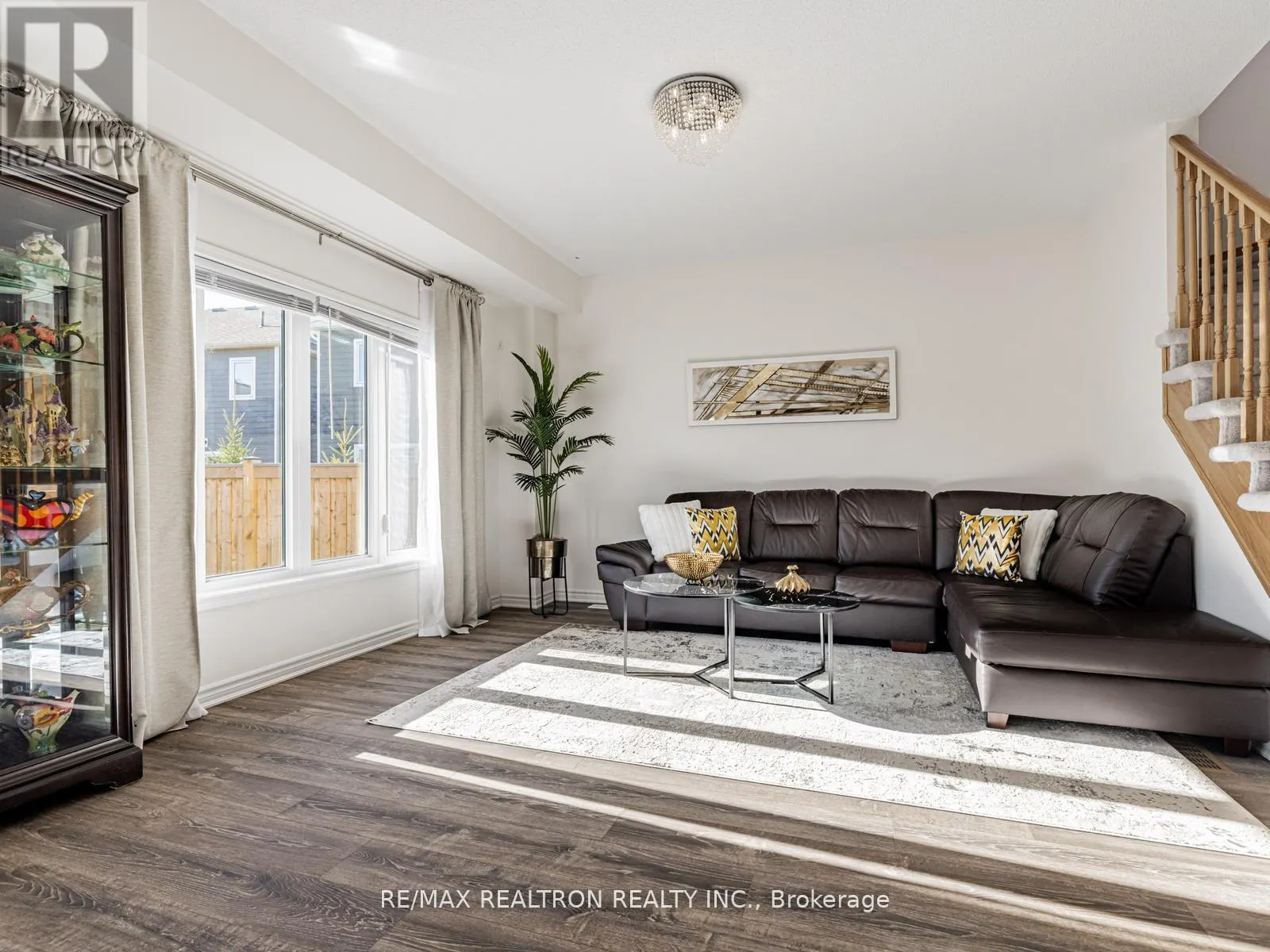 6 BOBOLINK DRIVE