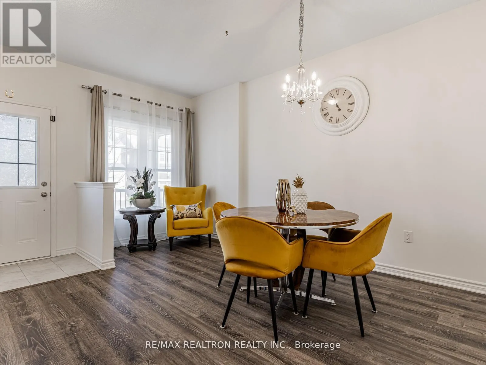 6 BOBOLINK DRIVE
