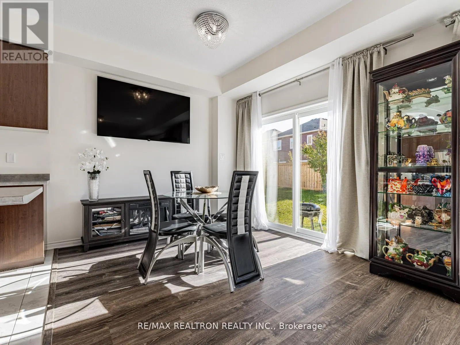 6 BOBOLINK DRIVE