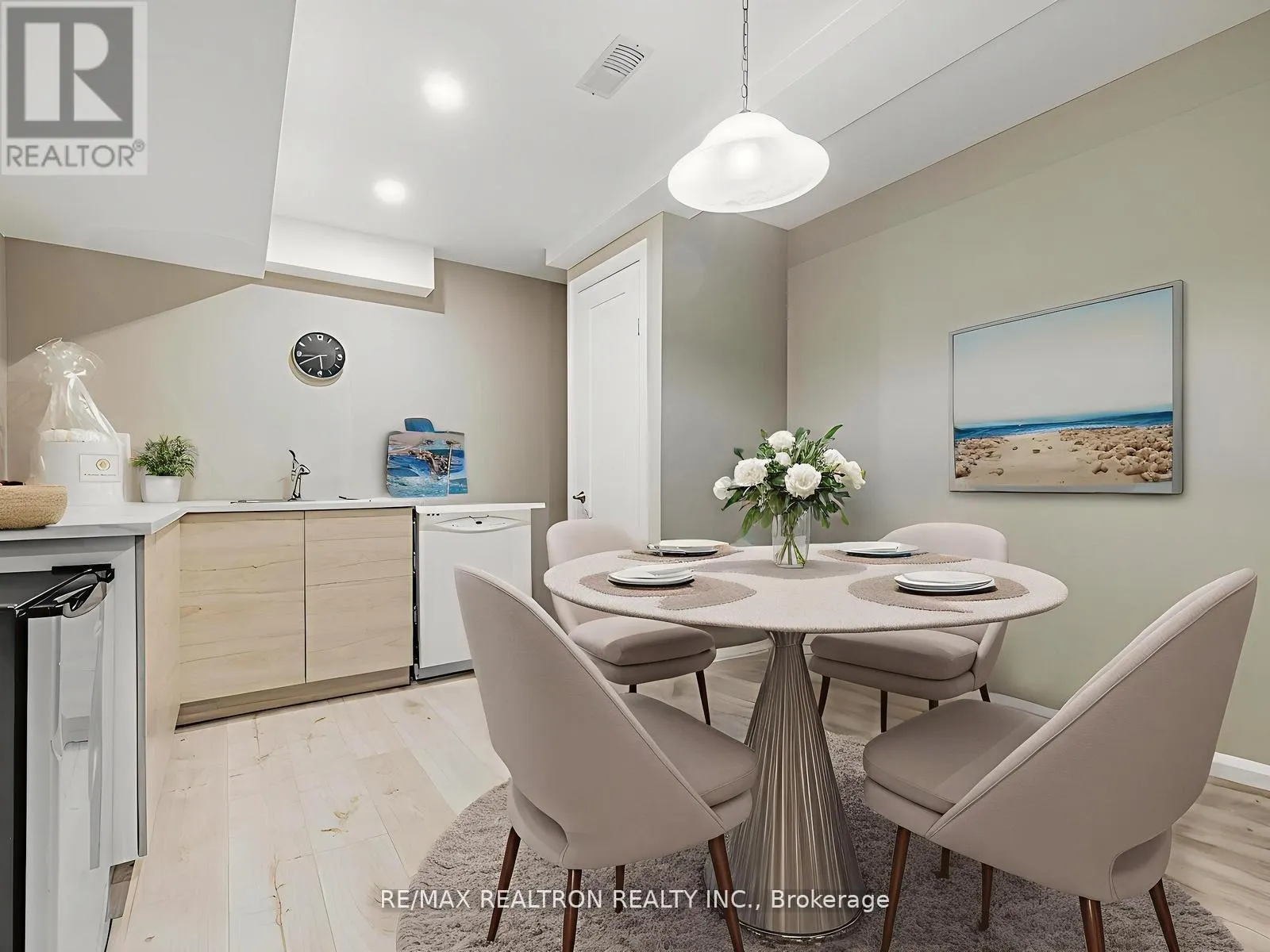 6 BOBOLINK DRIVE