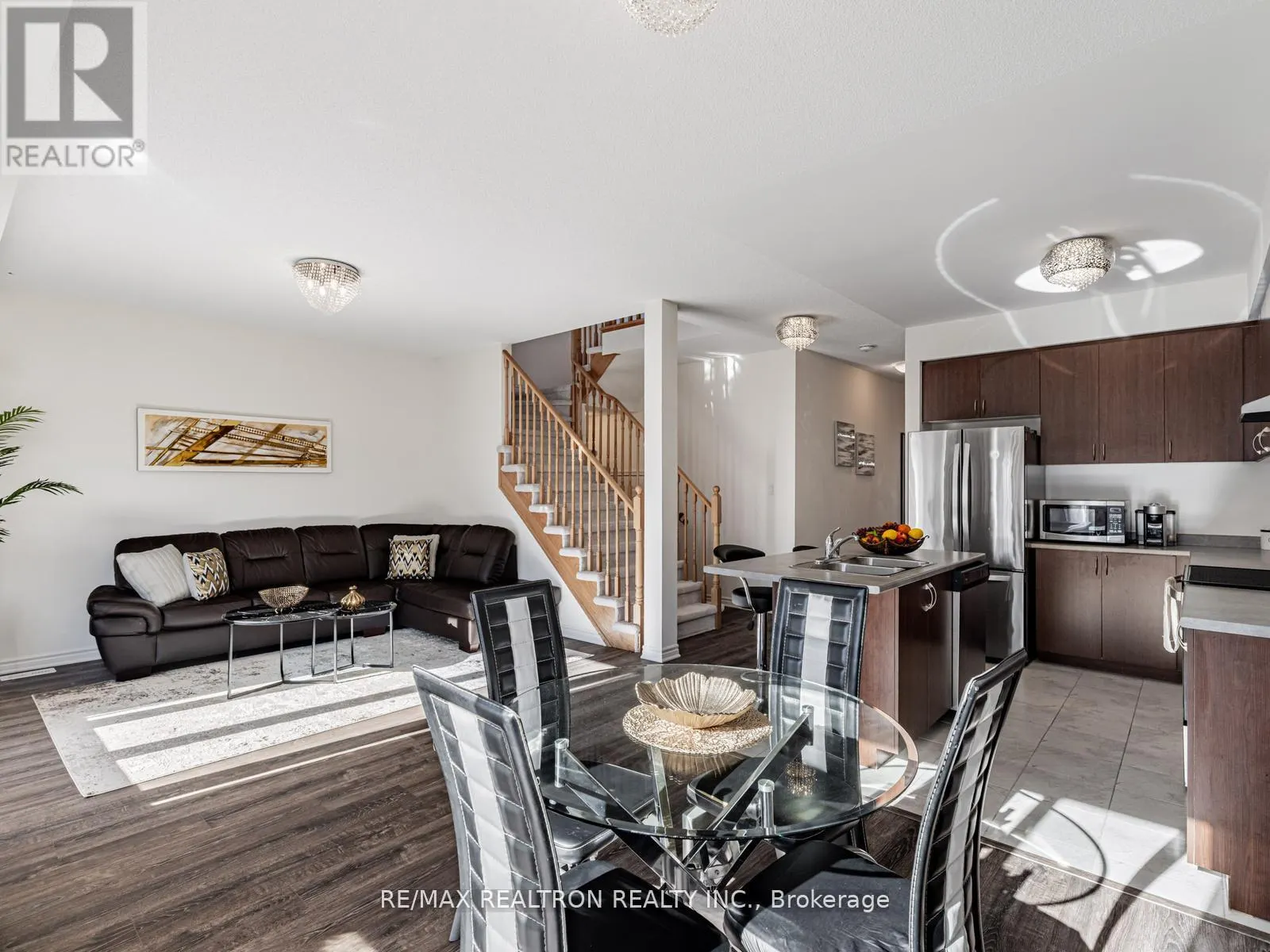 6 BOBOLINK DRIVE