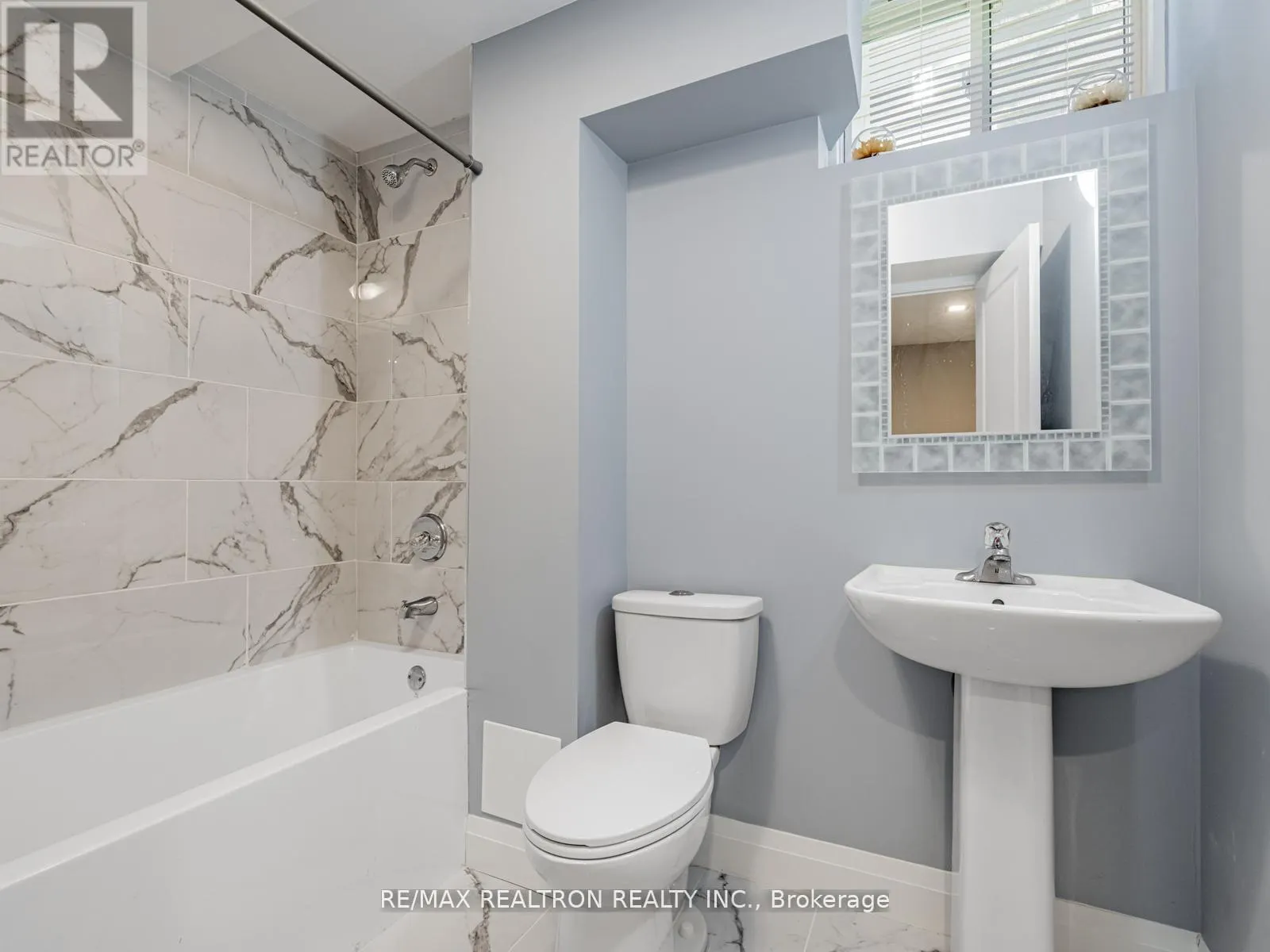 6 BOBOLINK DRIVE
