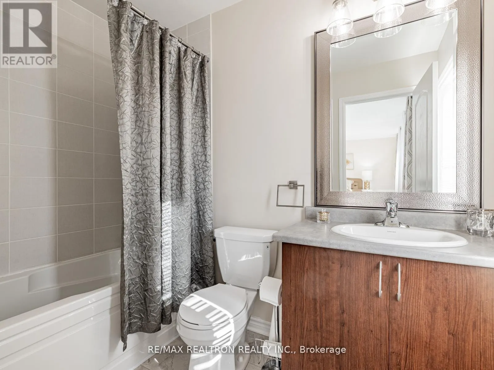 6 BOBOLINK DRIVE