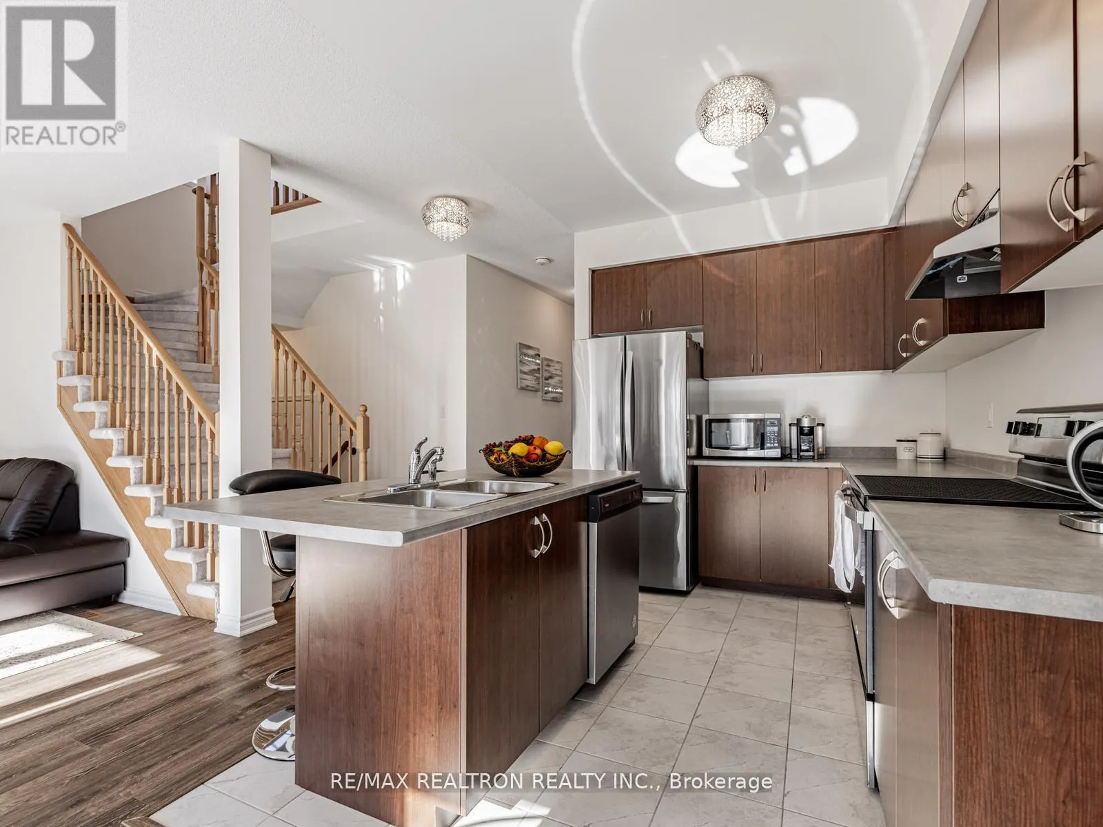 6 BOBOLINK DRIVE
