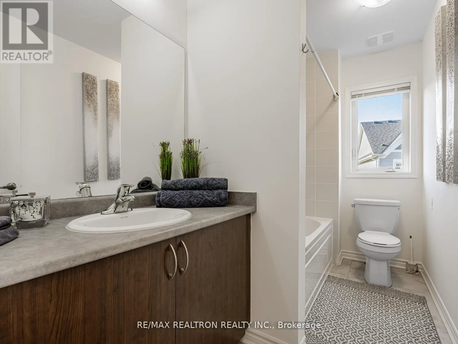 6 BOBOLINK DRIVE