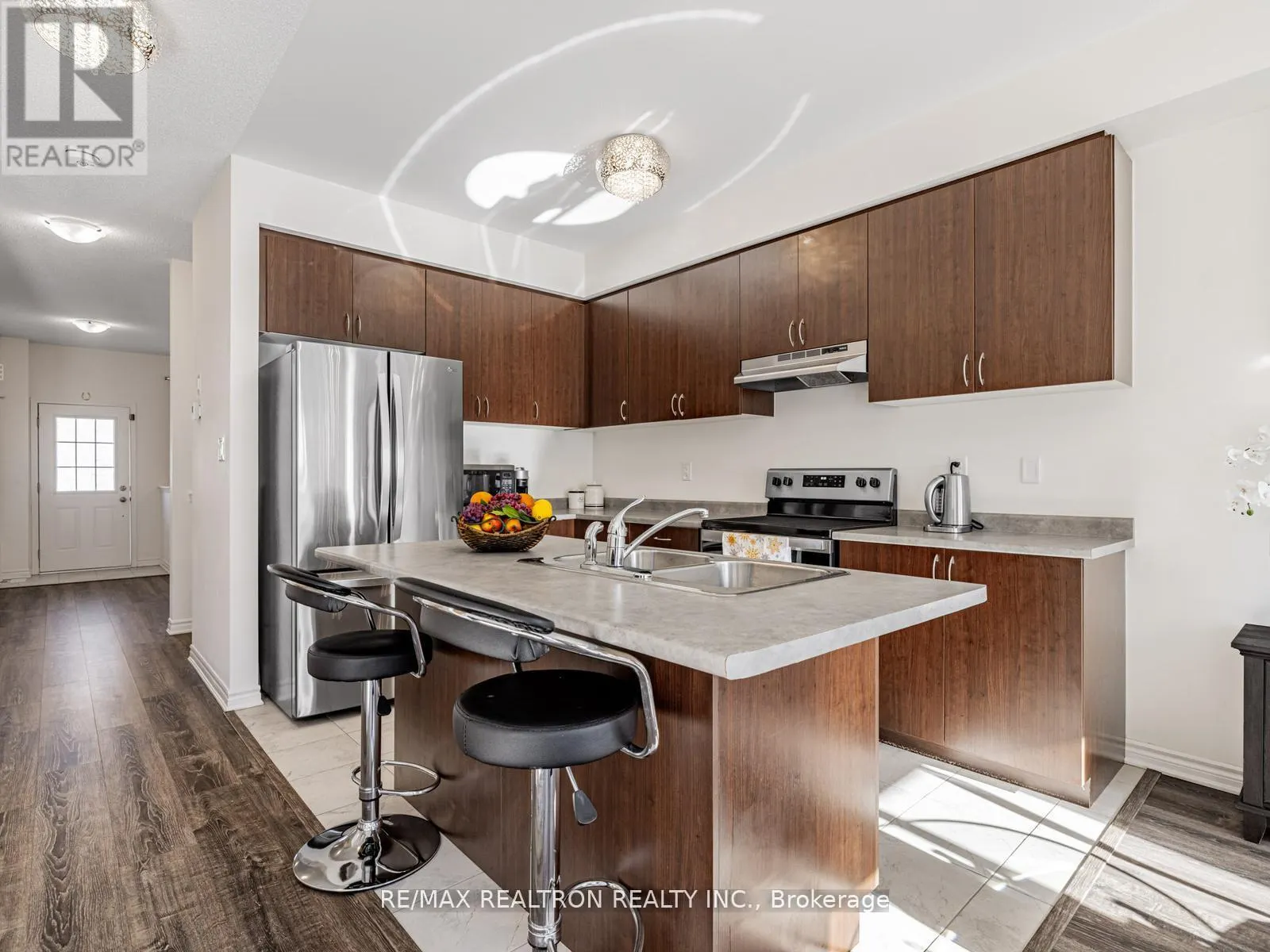 6 BOBOLINK DRIVE