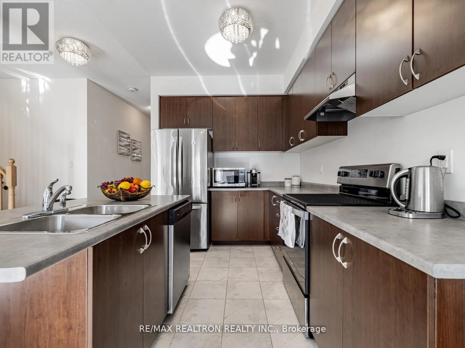 6 BOBOLINK DRIVE