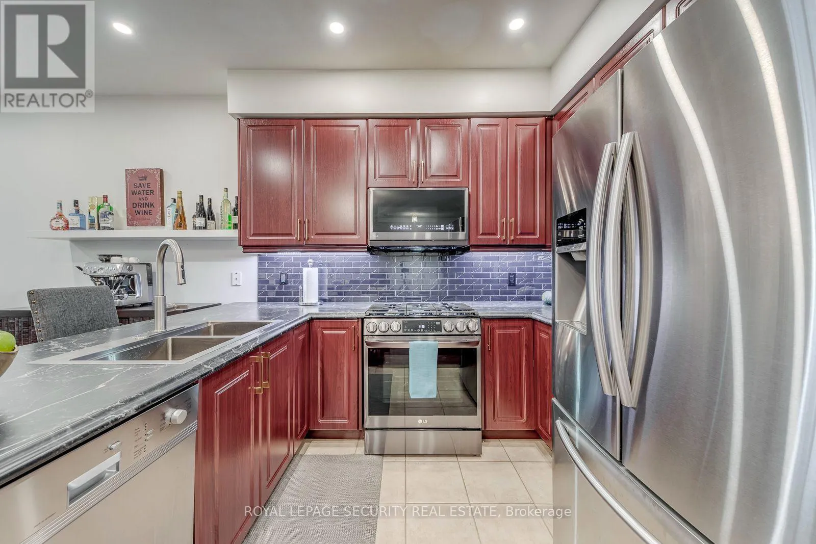 25 PINECLIFF CRESCENT