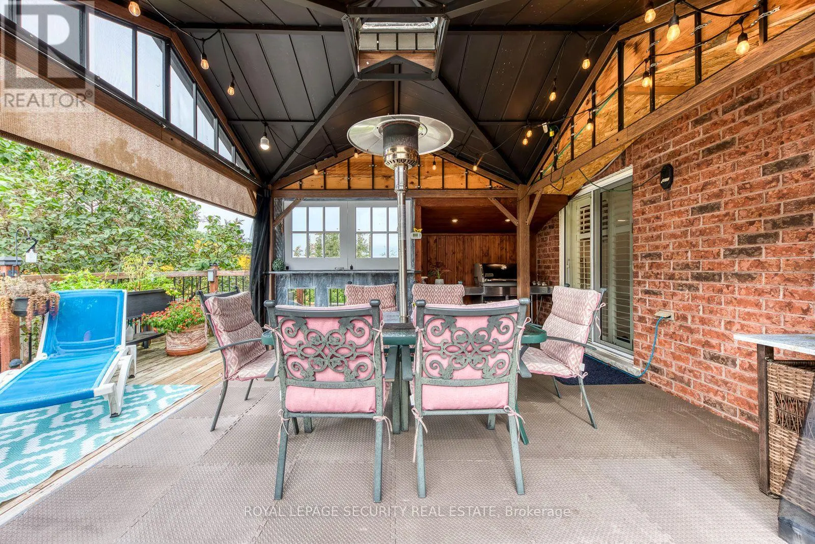 25 PINECLIFF CRESCENT