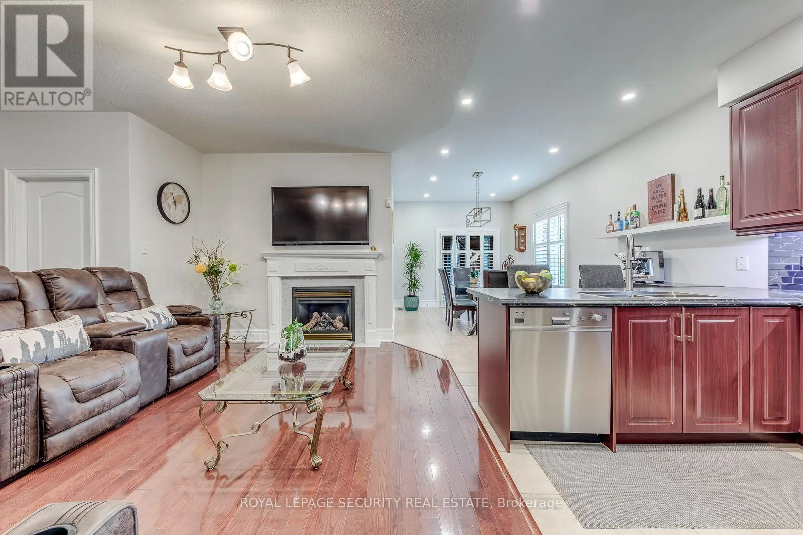 25 PINECLIFF CRESCENT