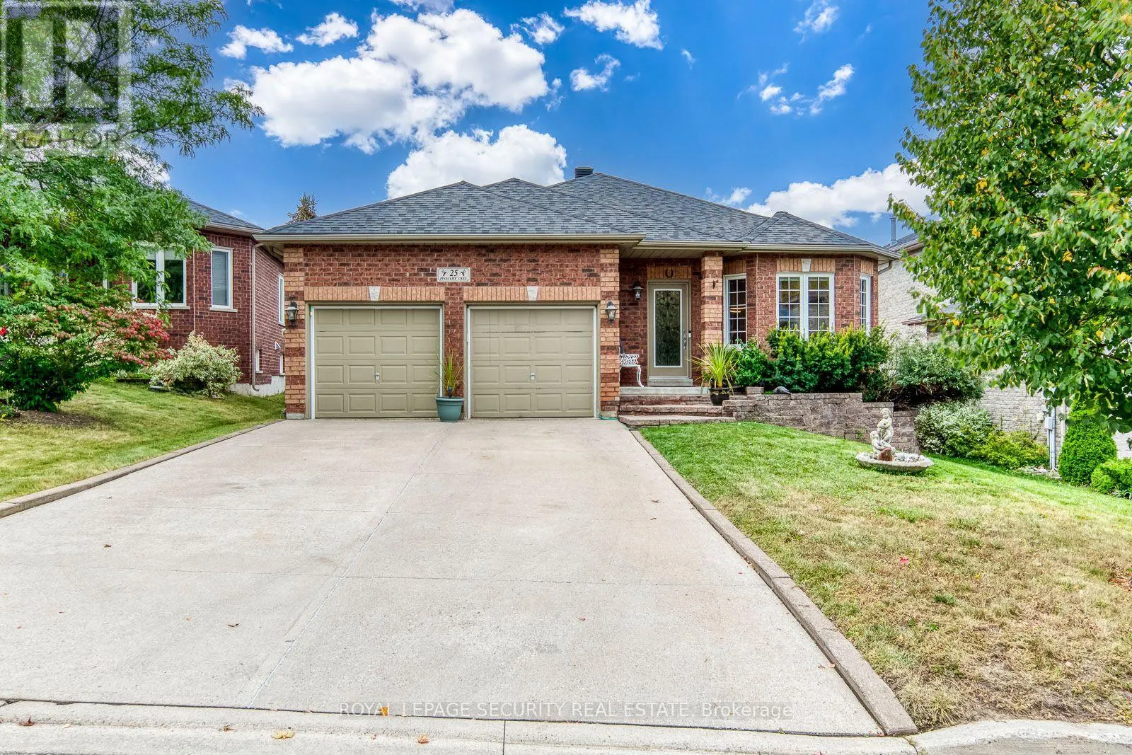 25 PINECLIFF CRESCENT