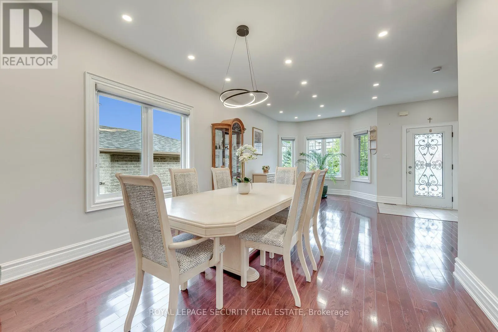 25 PINECLIFF CRESCENT