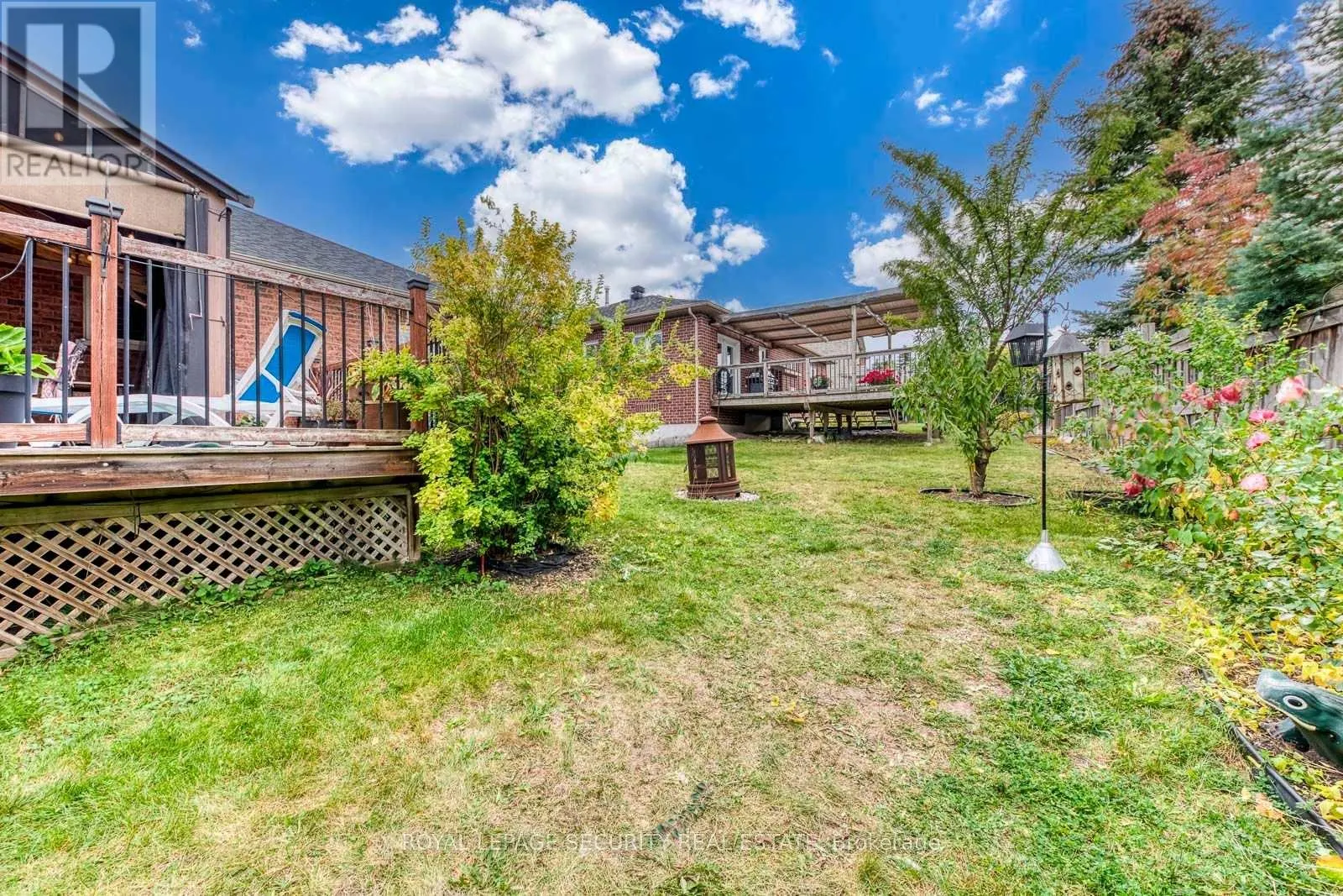 25 PINECLIFF CRESCENT