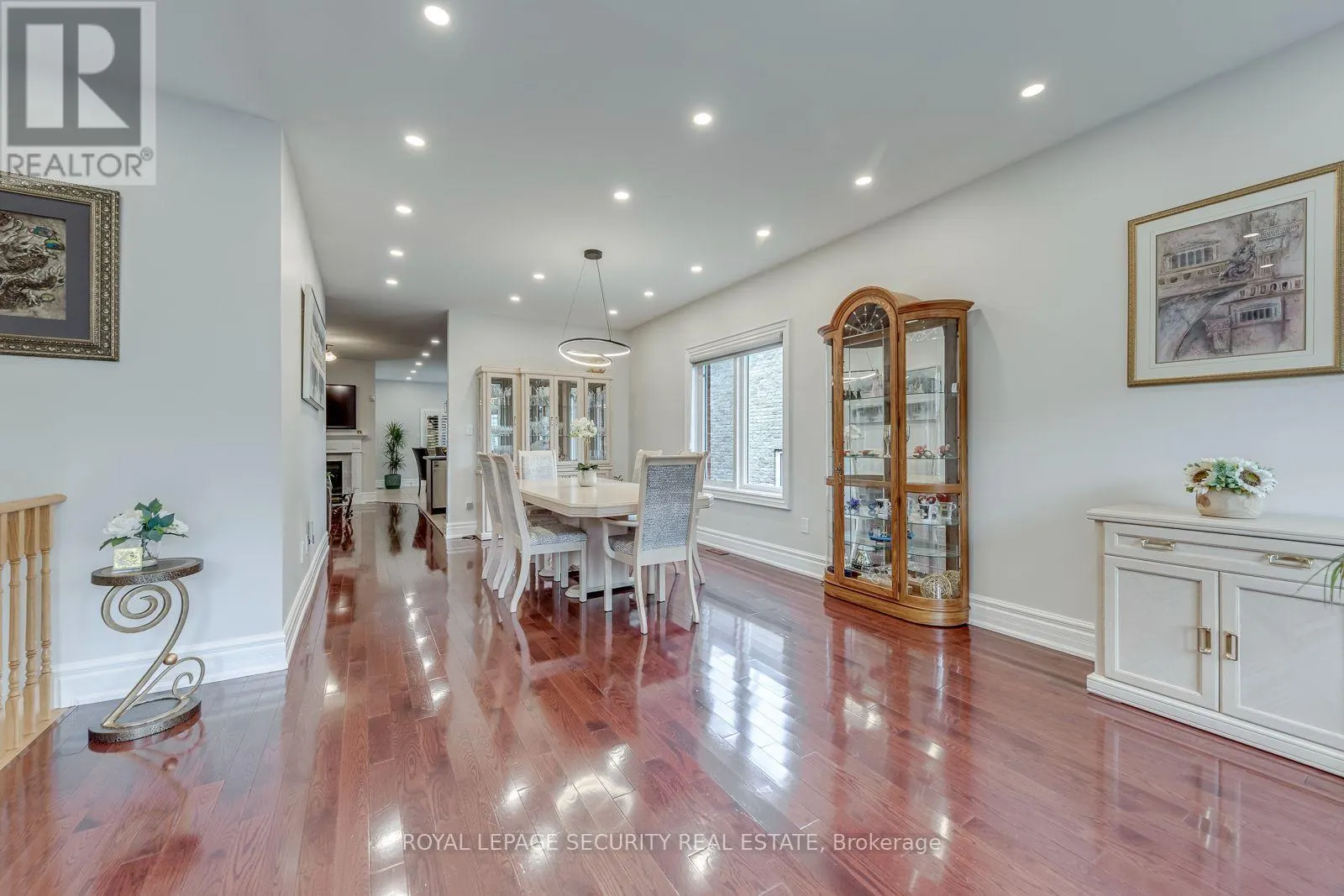 25 PINECLIFF CRESCENT