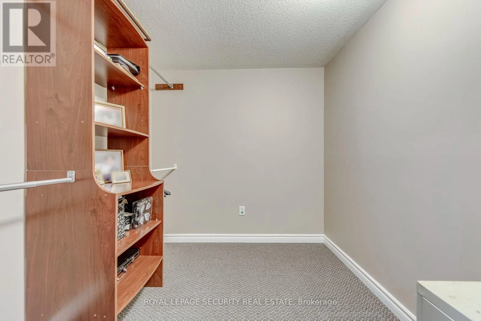 25 PINECLIFF CRESCENT