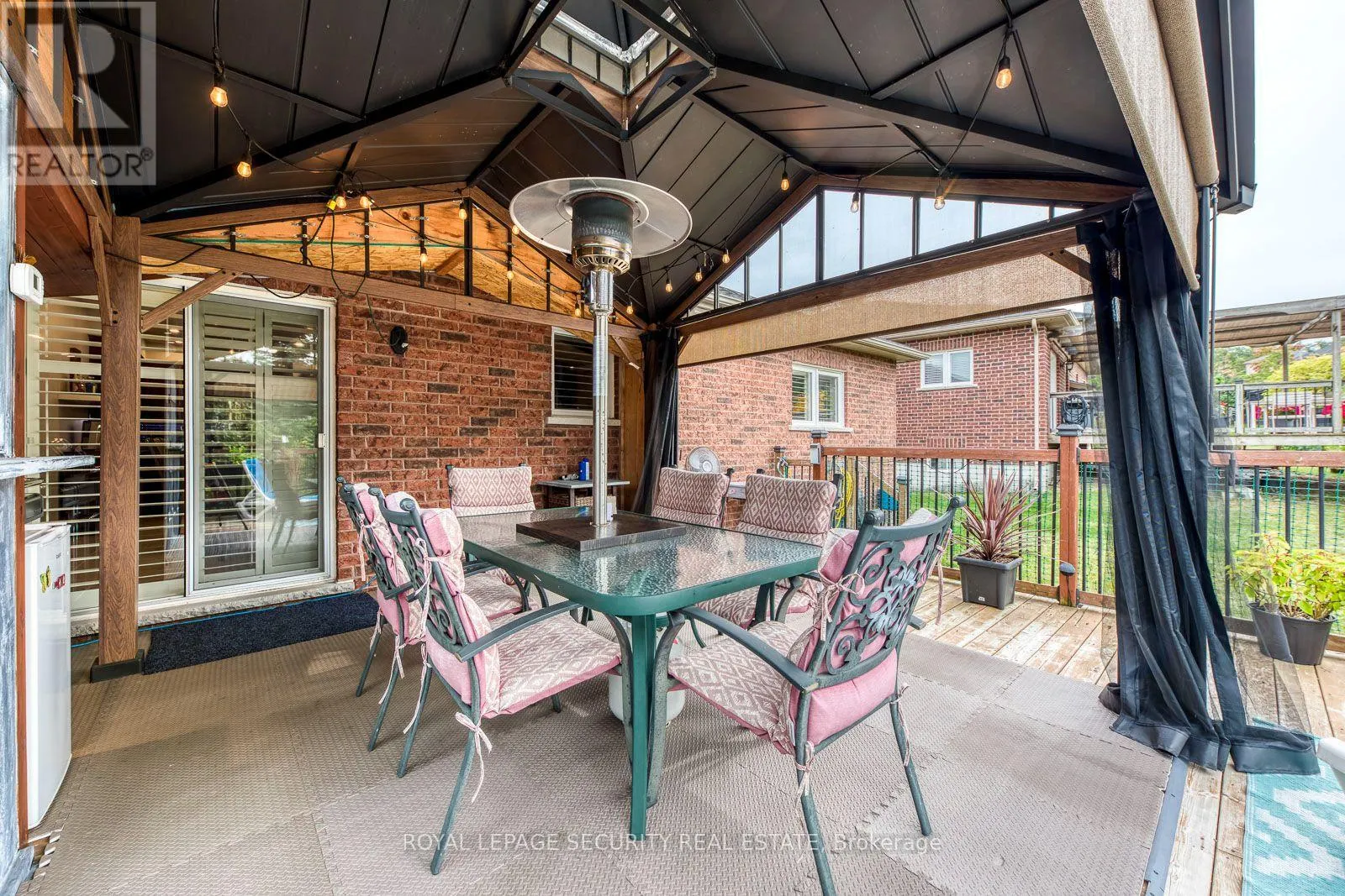 25 PINECLIFF CRESCENT