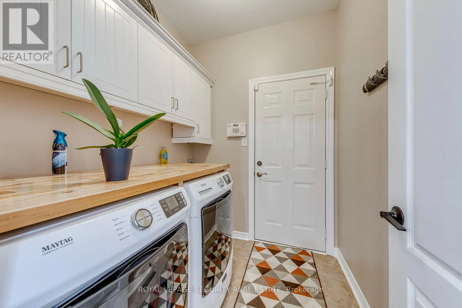 25 PINECLIFF CRESCENT