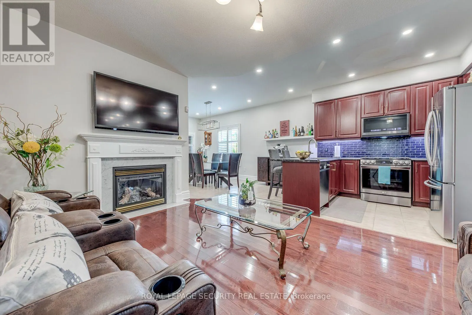 25 PINECLIFF CRESCENT