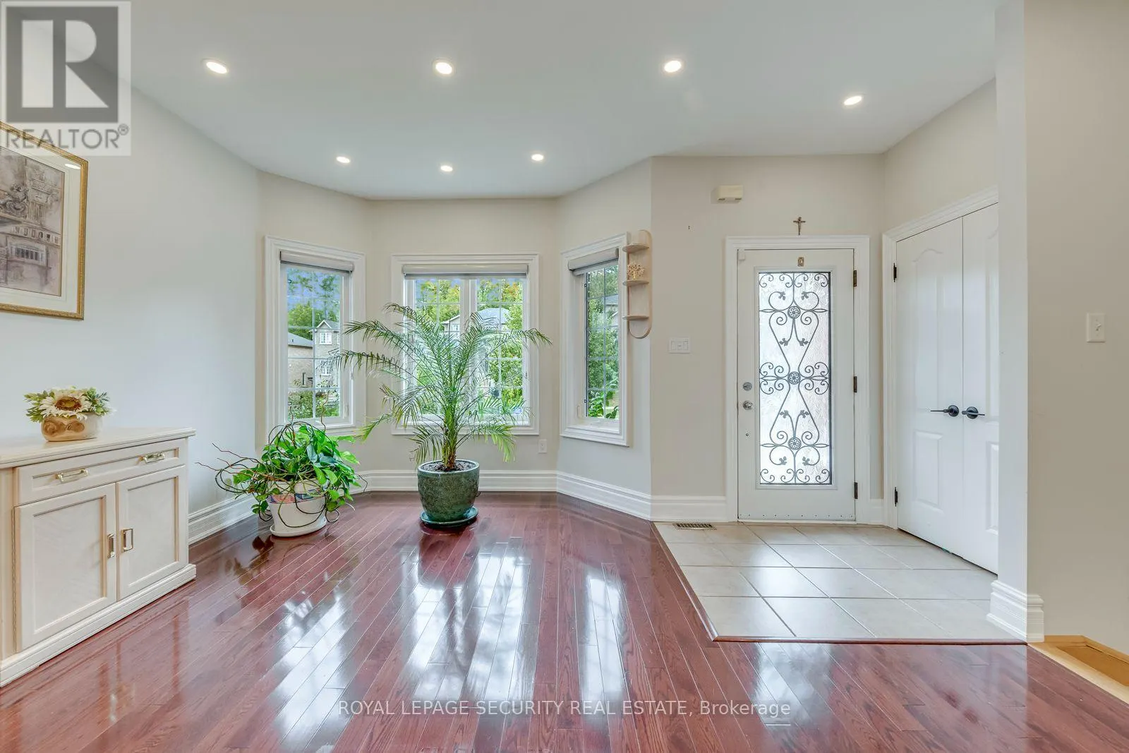 25 PINECLIFF CRESCENT