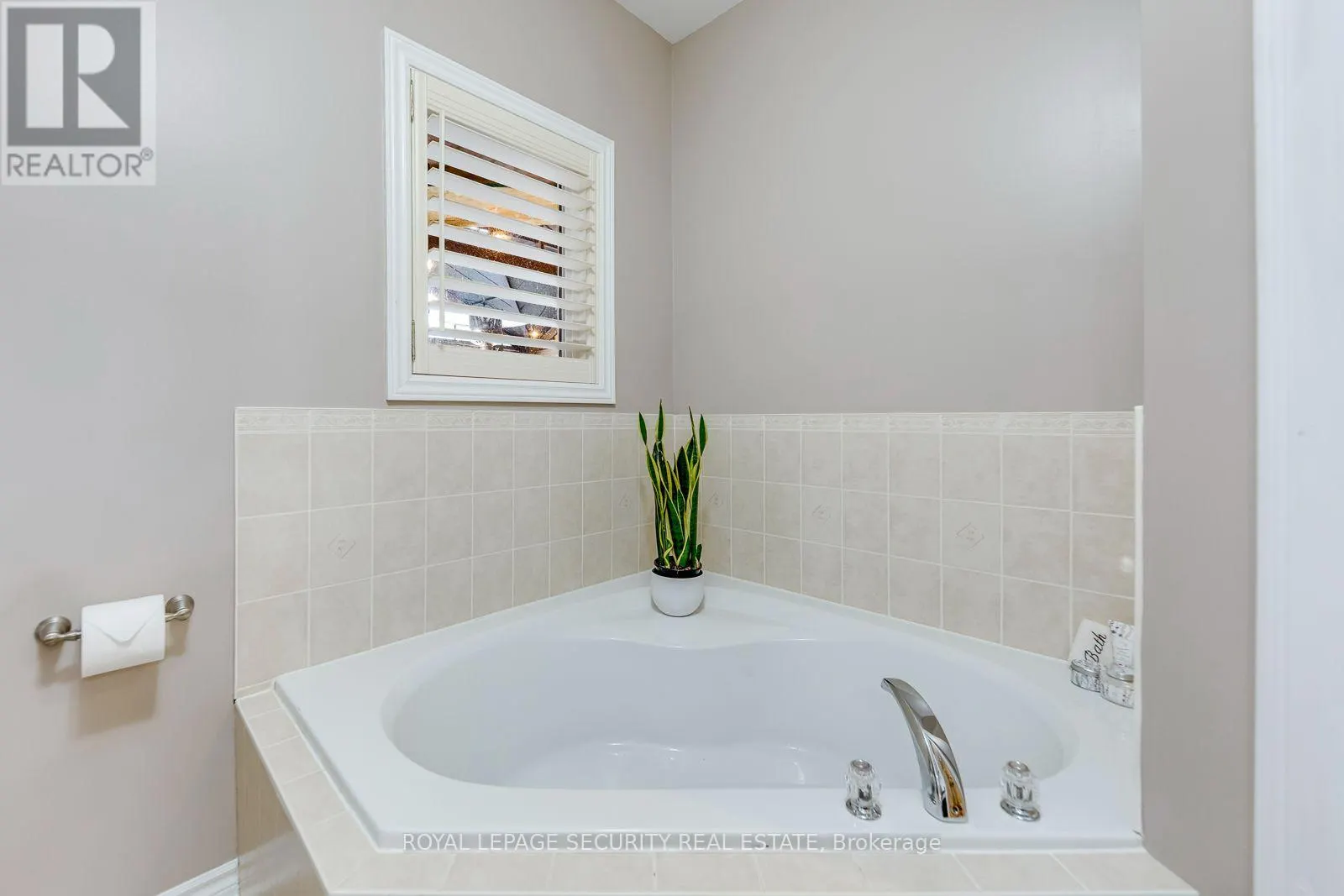 25 PINECLIFF CRESCENT