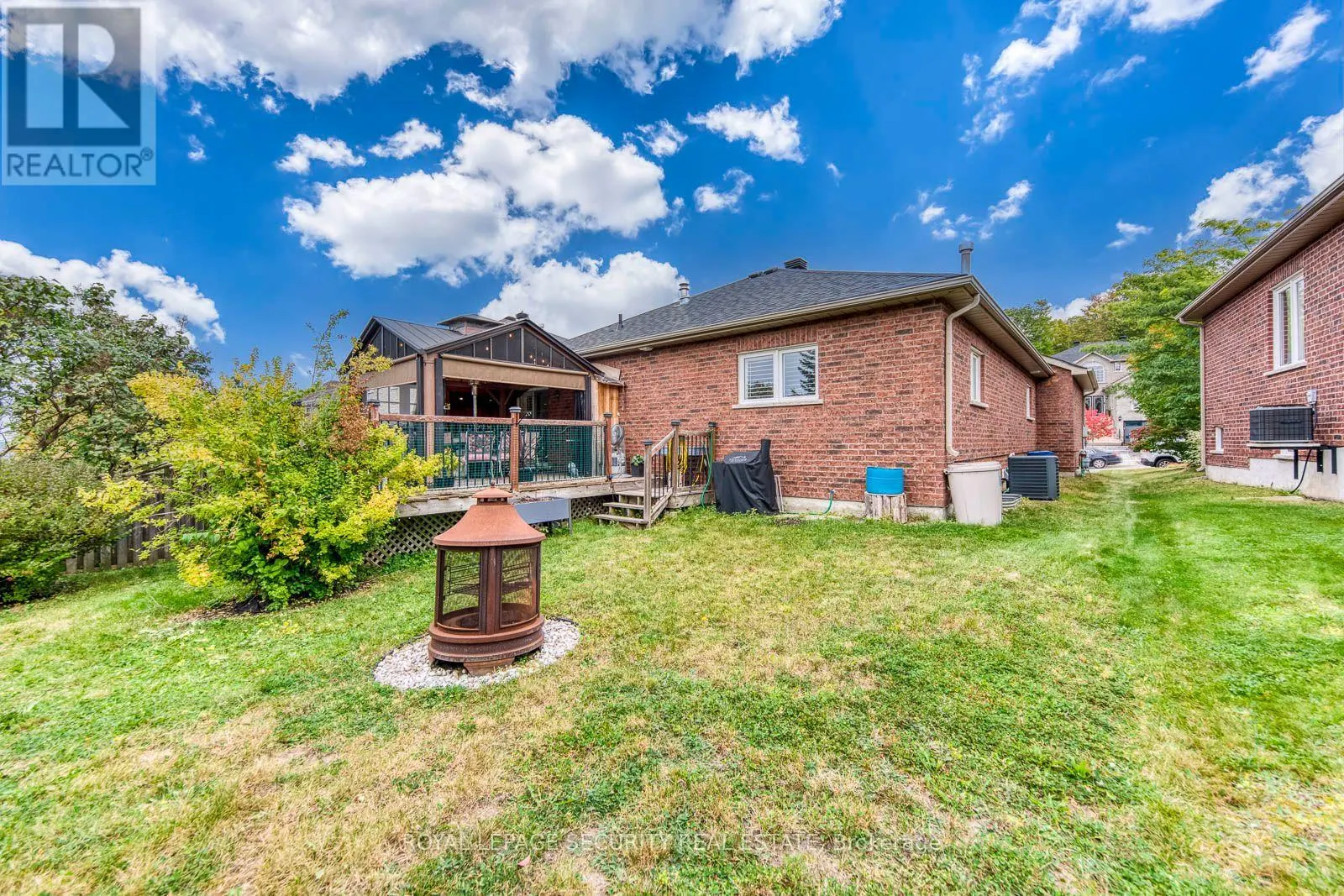 25 PINECLIFF CRESCENT