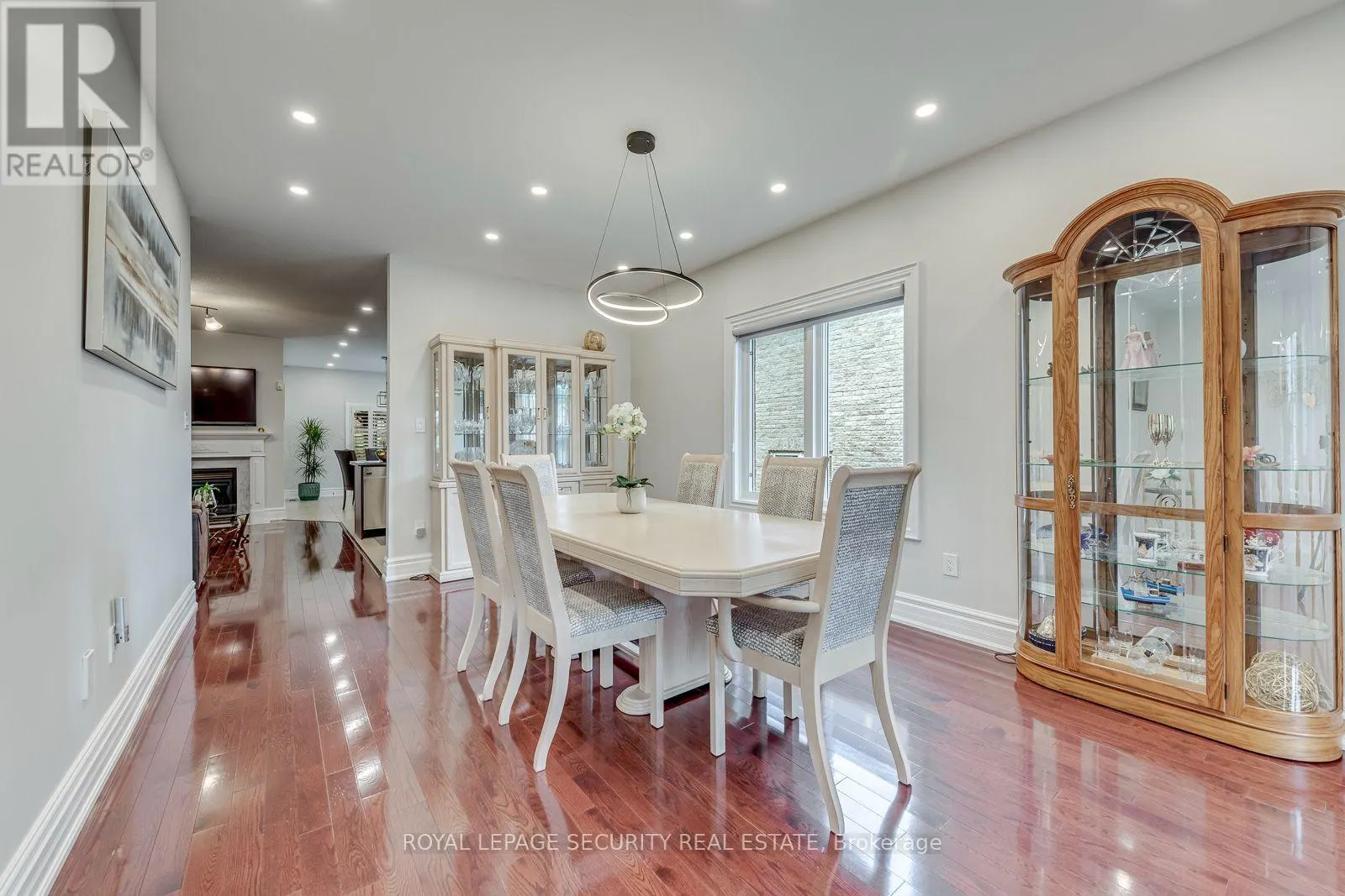 25 PINECLIFF CRESCENT