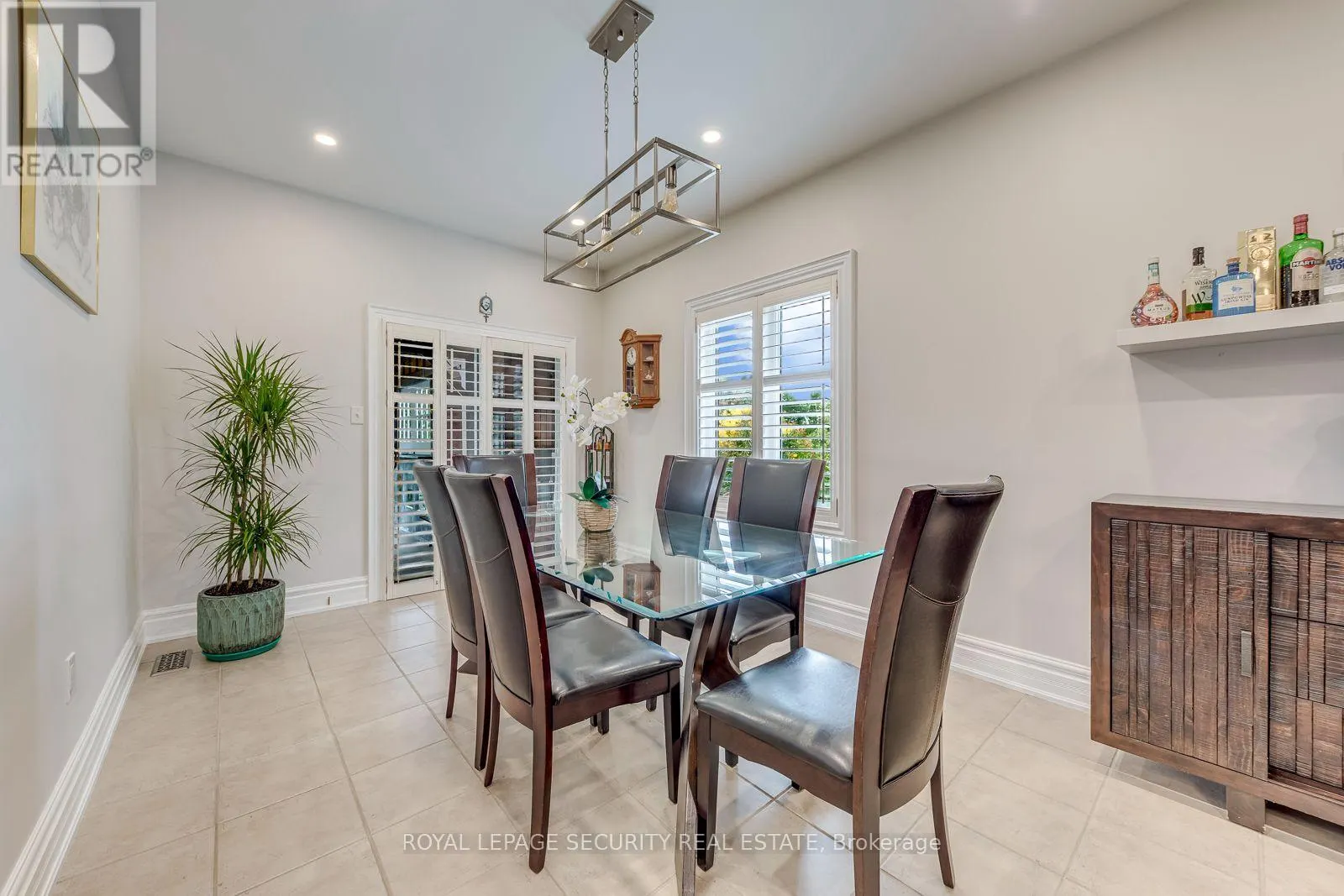 25 PINECLIFF CRESCENT