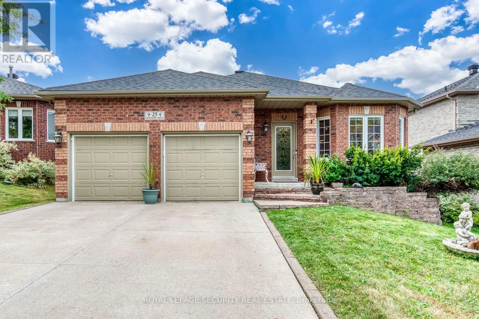 25 PINECLIFF CRESCENT