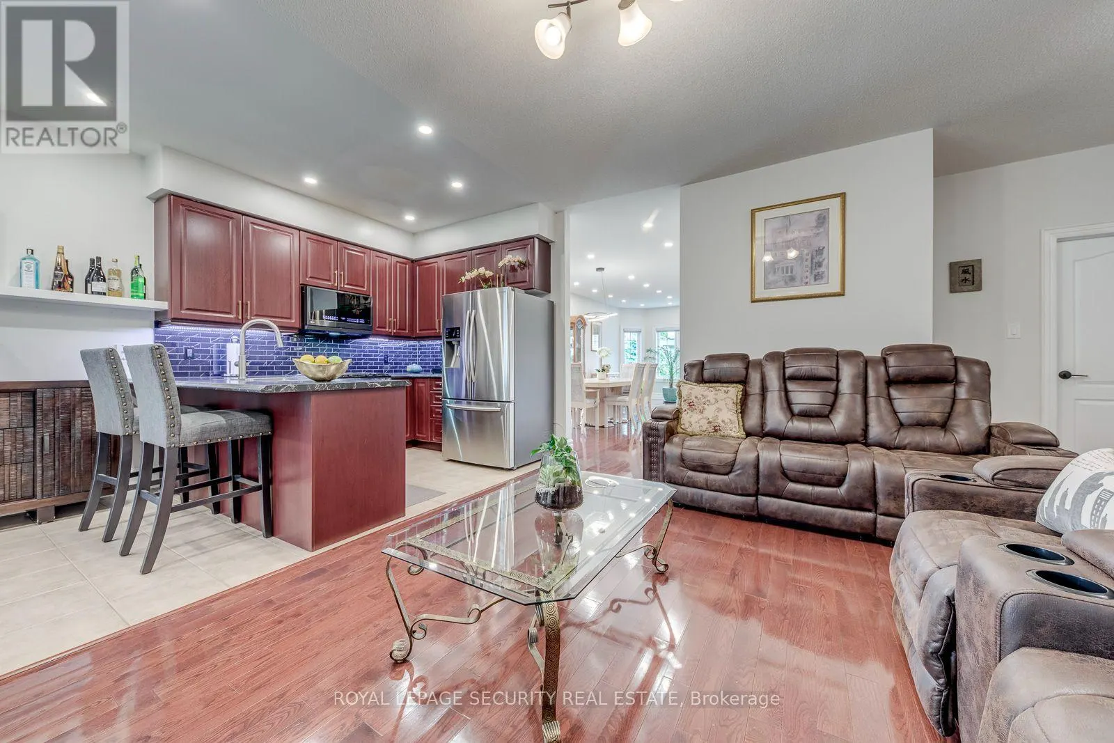 25 PINECLIFF CRESCENT