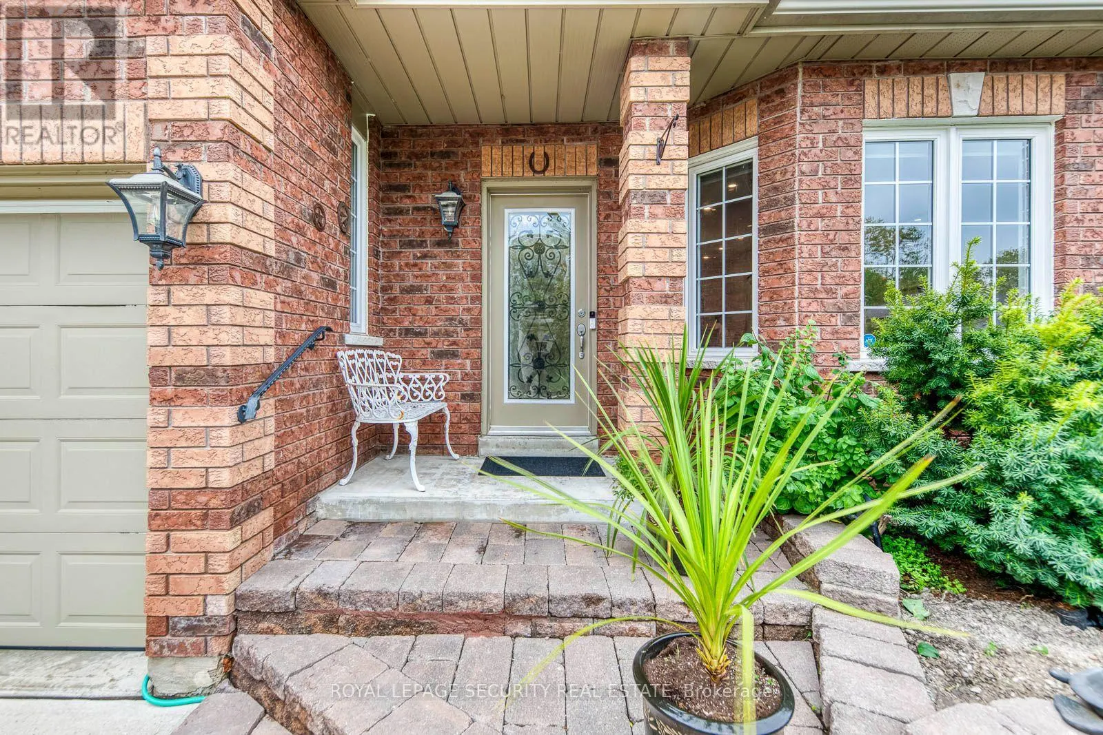 25 PINECLIFF CRESCENT