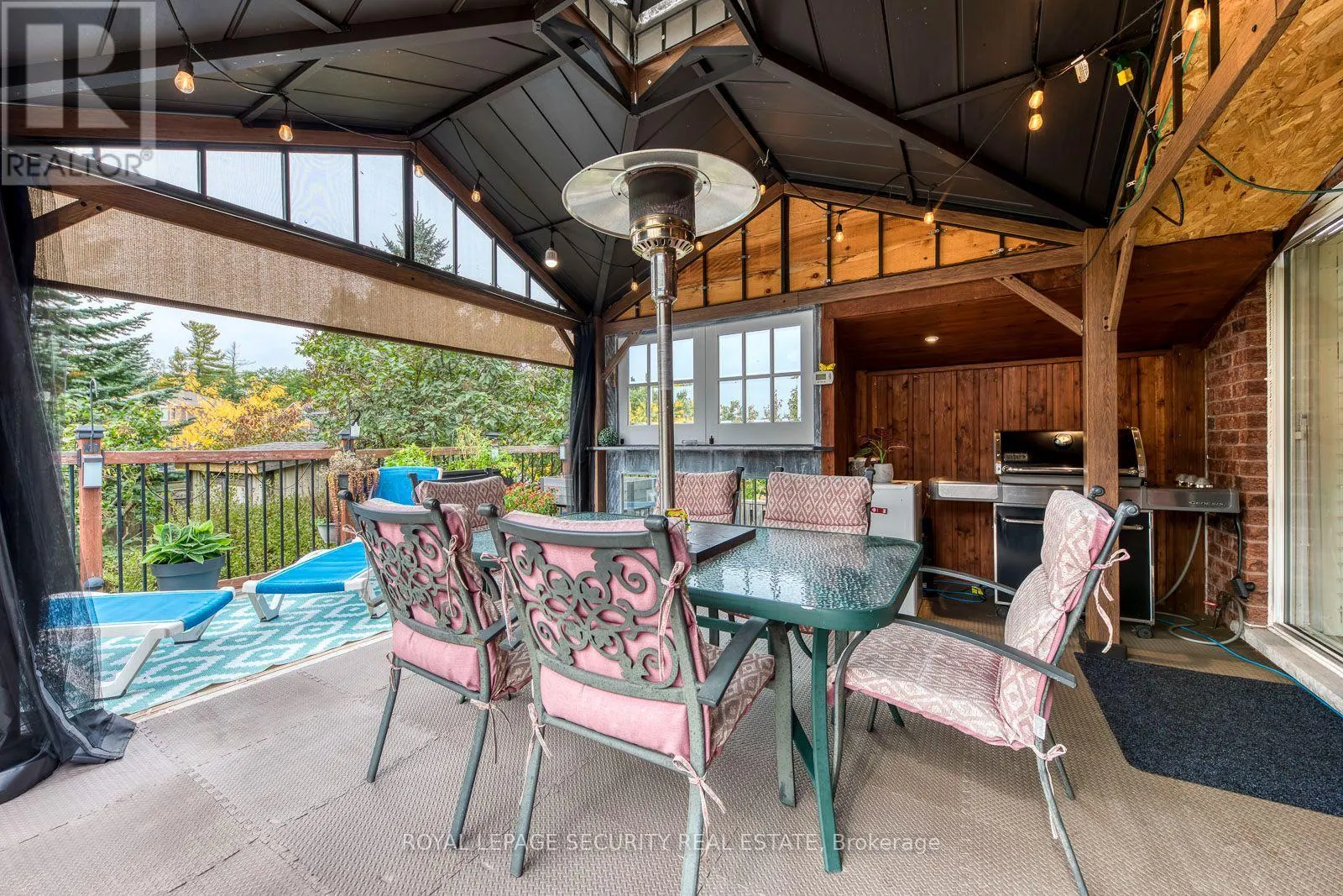 25 PINECLIFF CRESCENT
