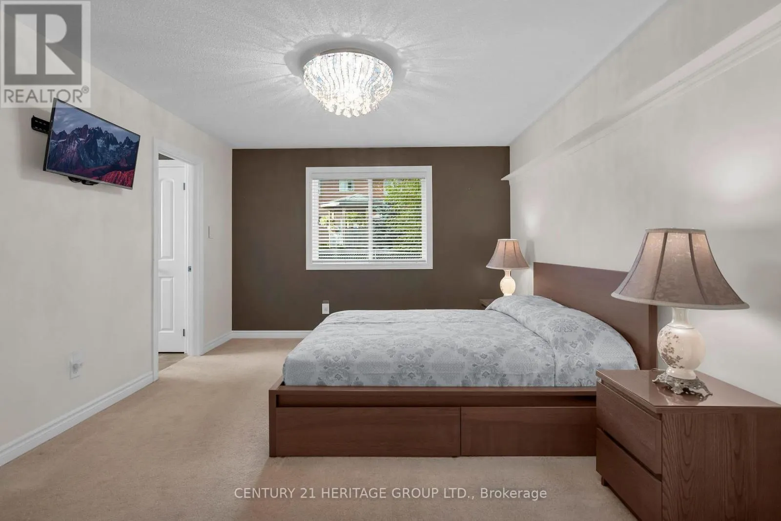 45 WHITFIELD CRESCENT