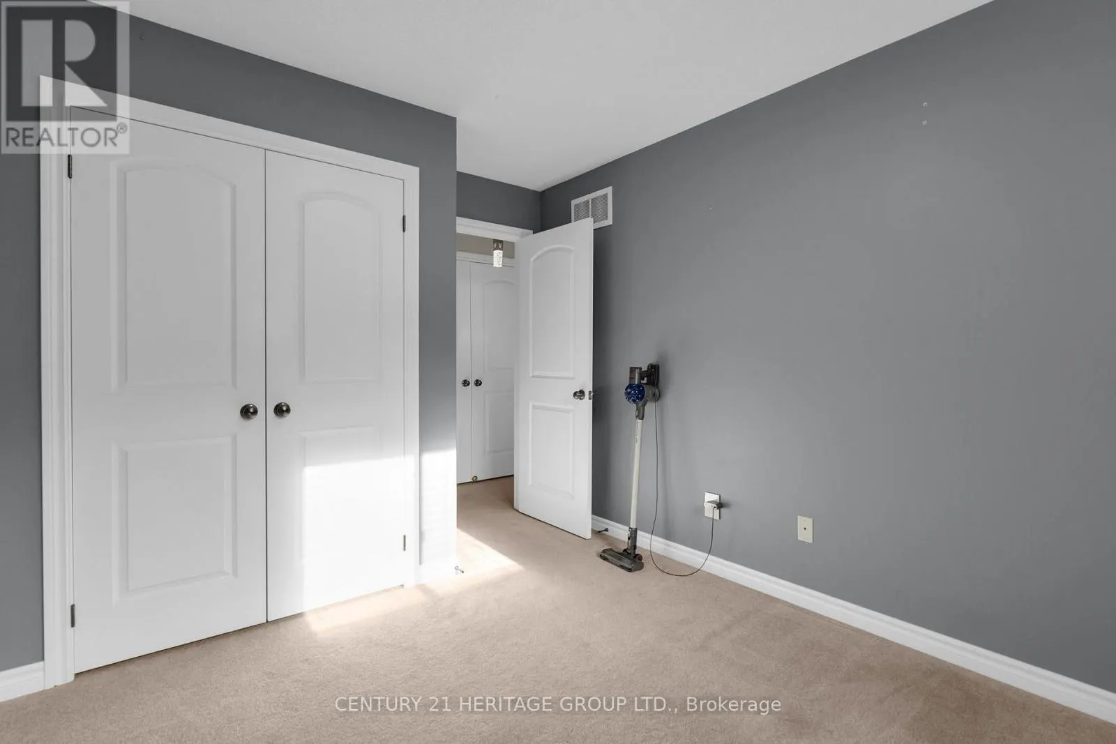 45 WHITFIELD CRESCENT