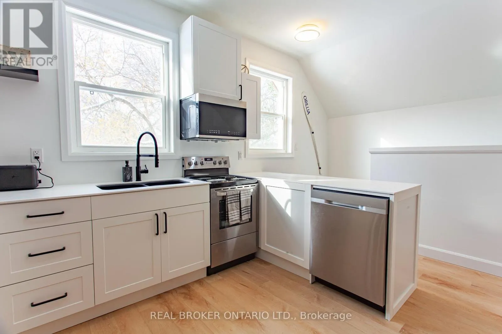 UPPER - 97 ALBERT STREET S
