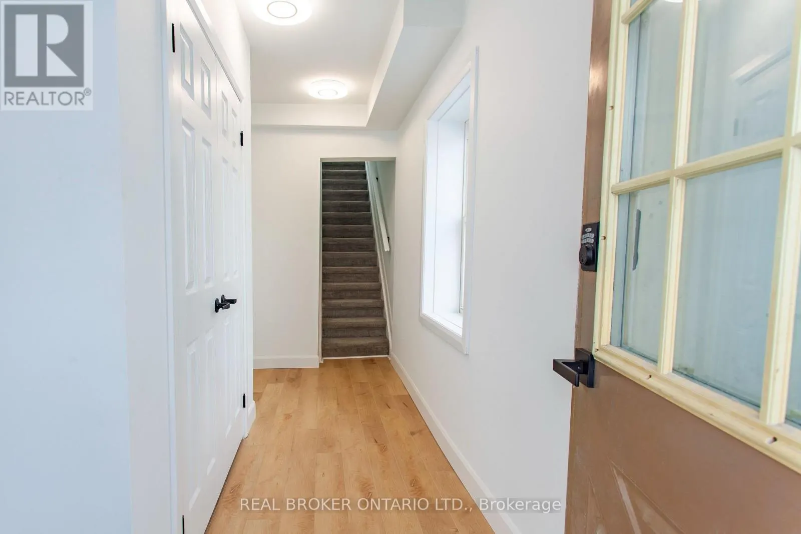 UPPER - 97 ALBERT STREET S
