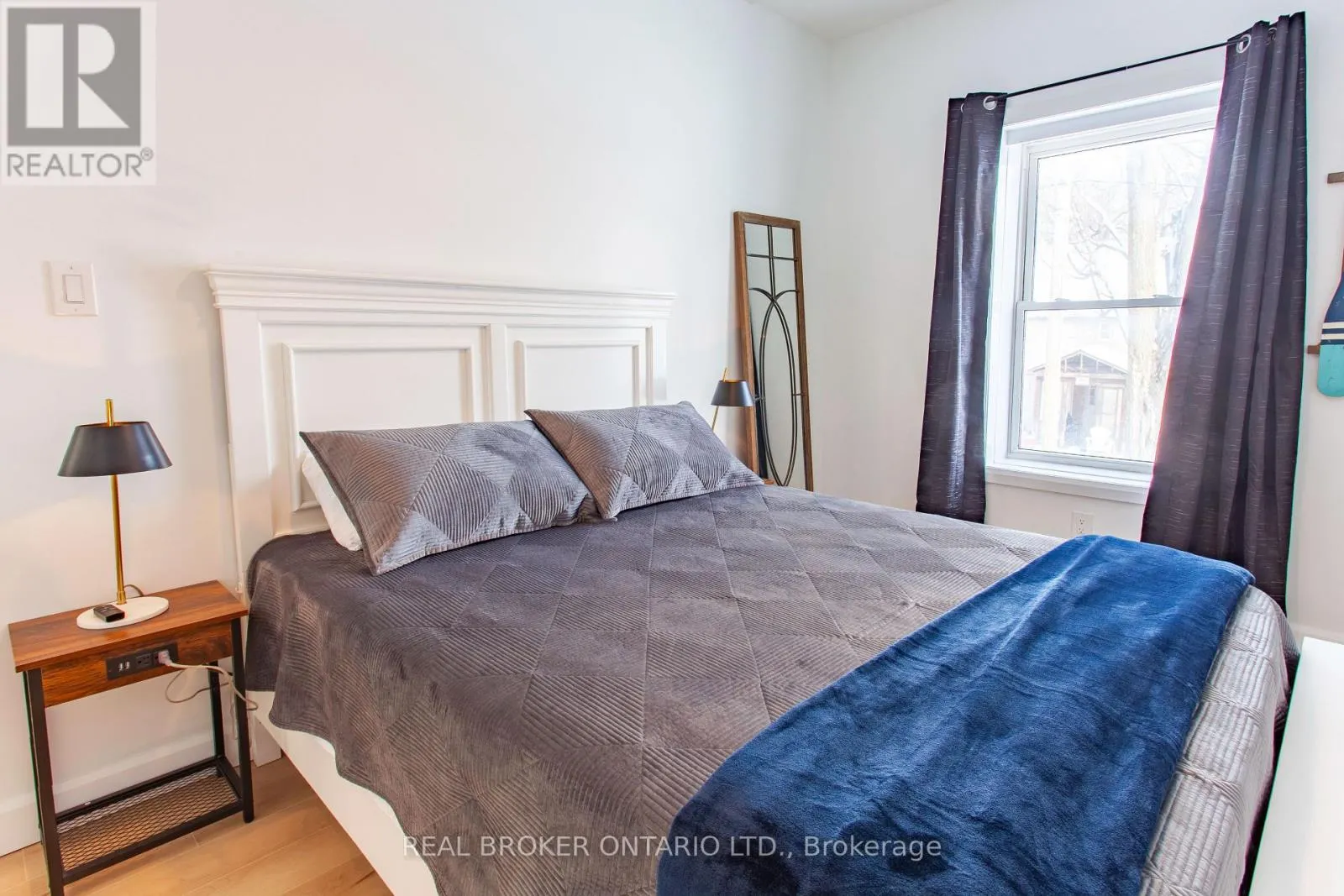 UPPER - 97 ALBERT STREET S