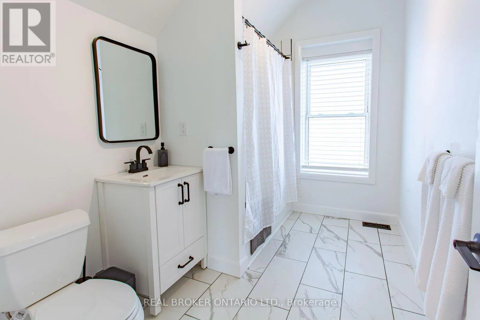 UPPER - 97 ALBERT STREET S