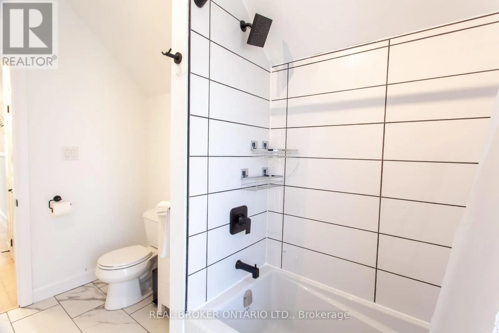 UPPER - 97 ALBERT STREET S