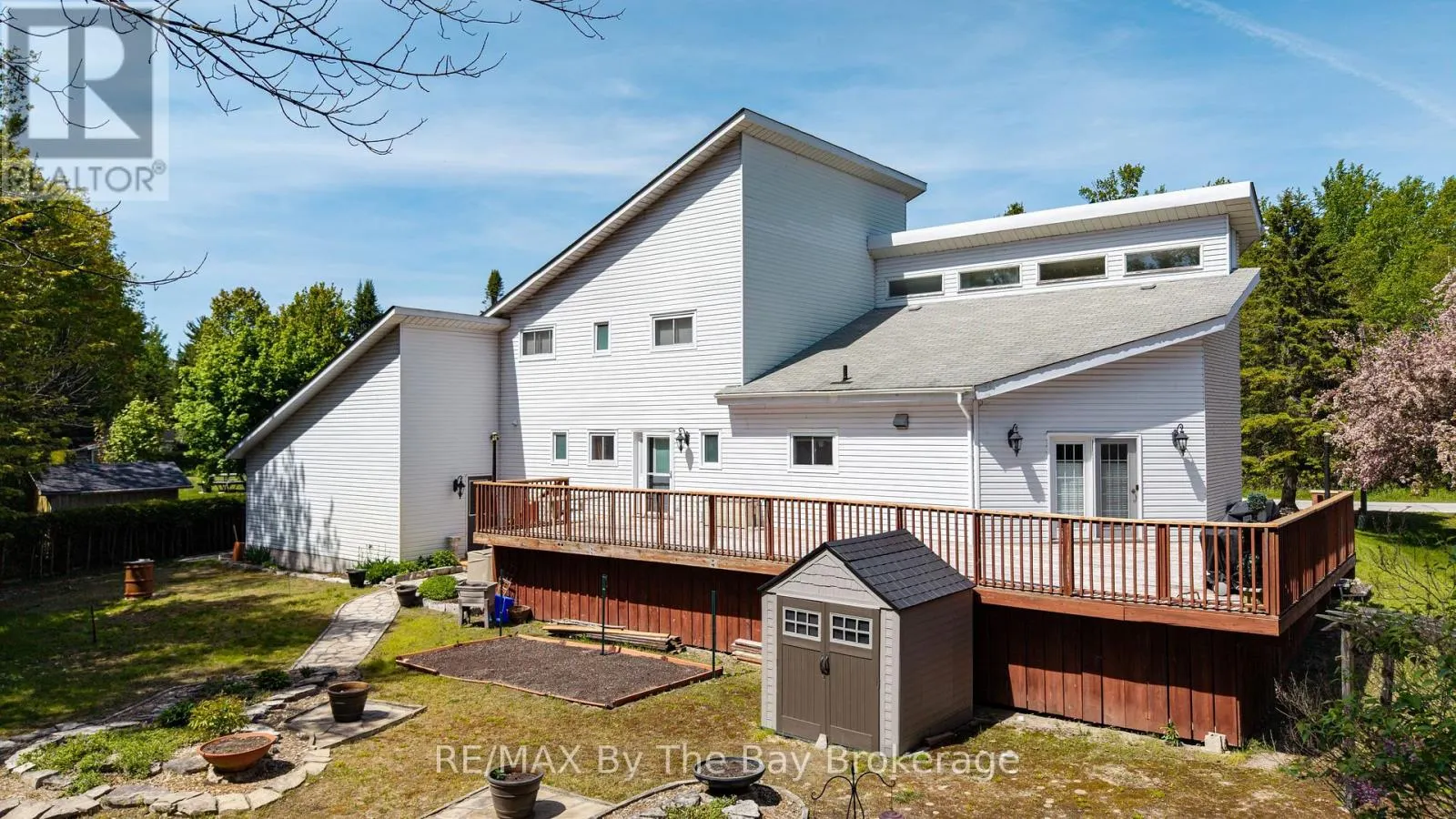 32 BRIDLEWOOD CRESCENT
