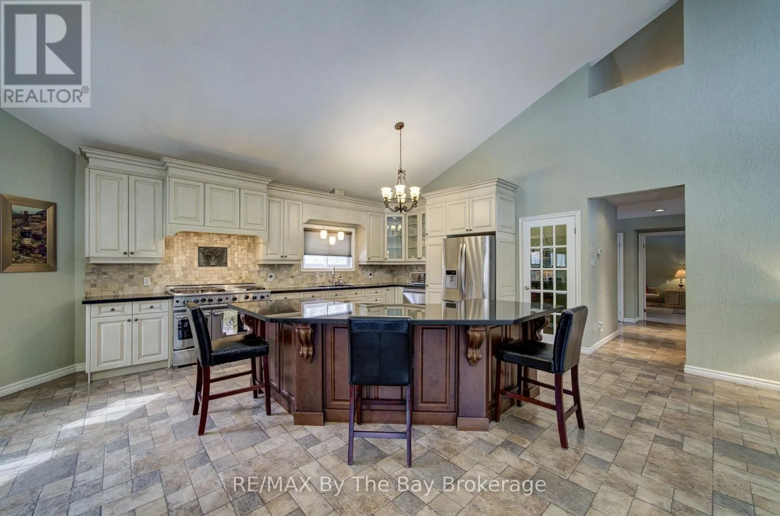 32 BRIDLEWOOD CRESCENT