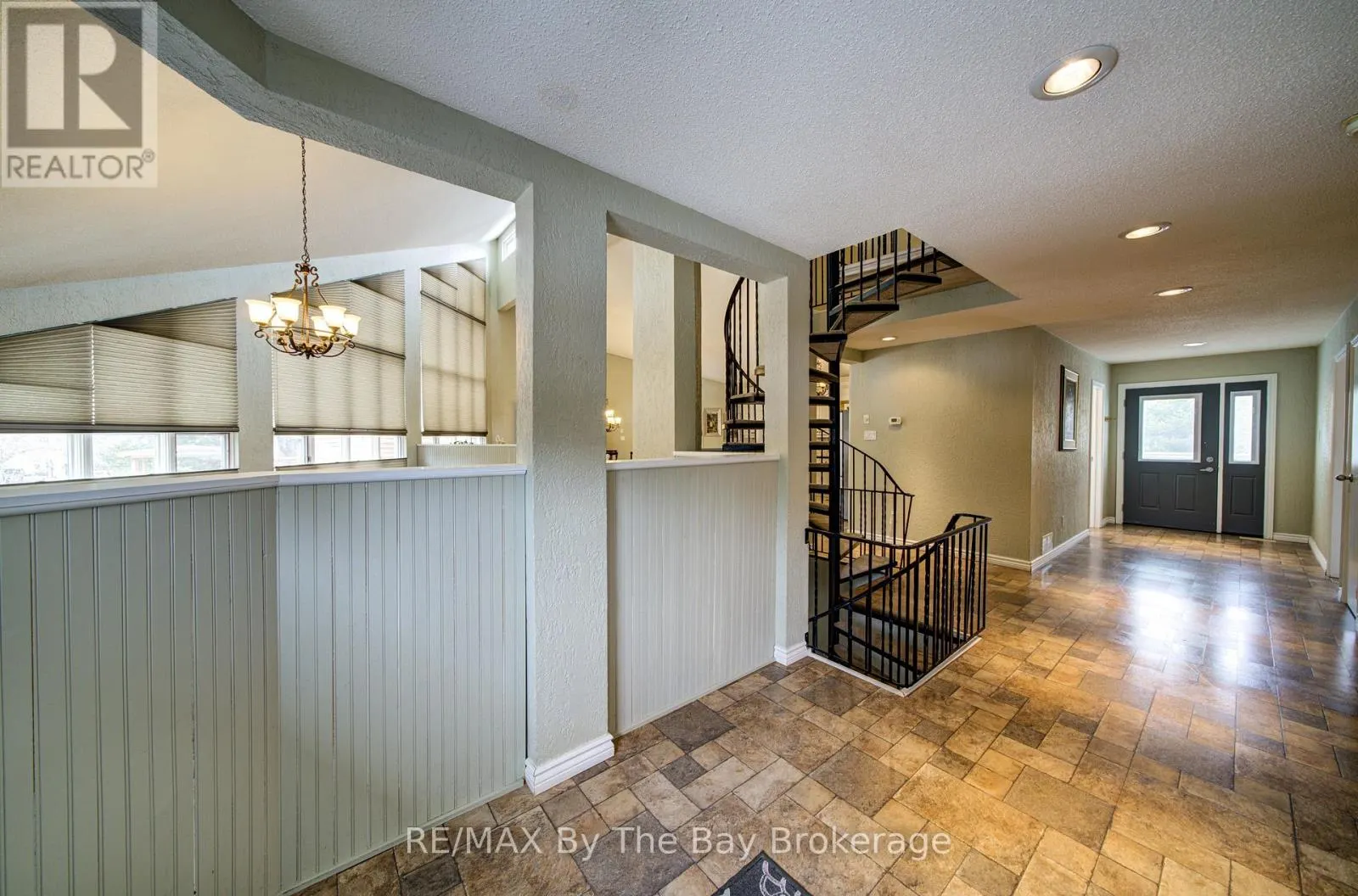 32 BRIDLEWOOD CRESCENT
