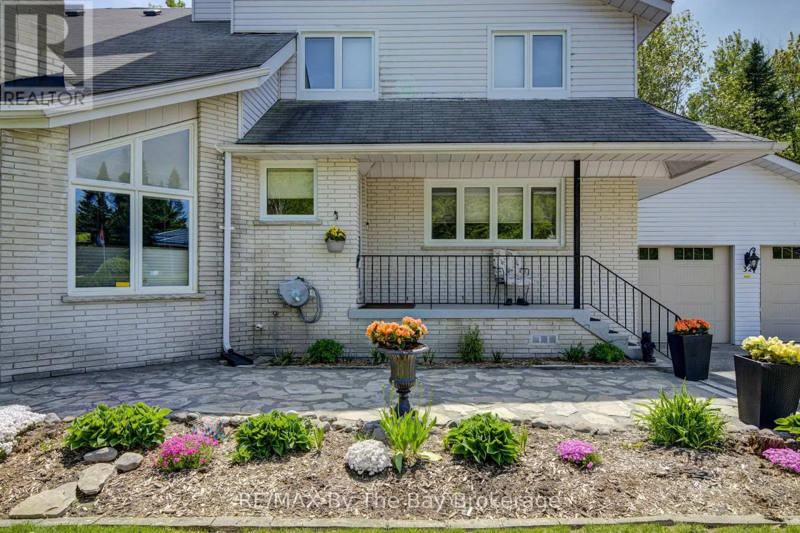 32 BRIDLEWOOD CRESCENT