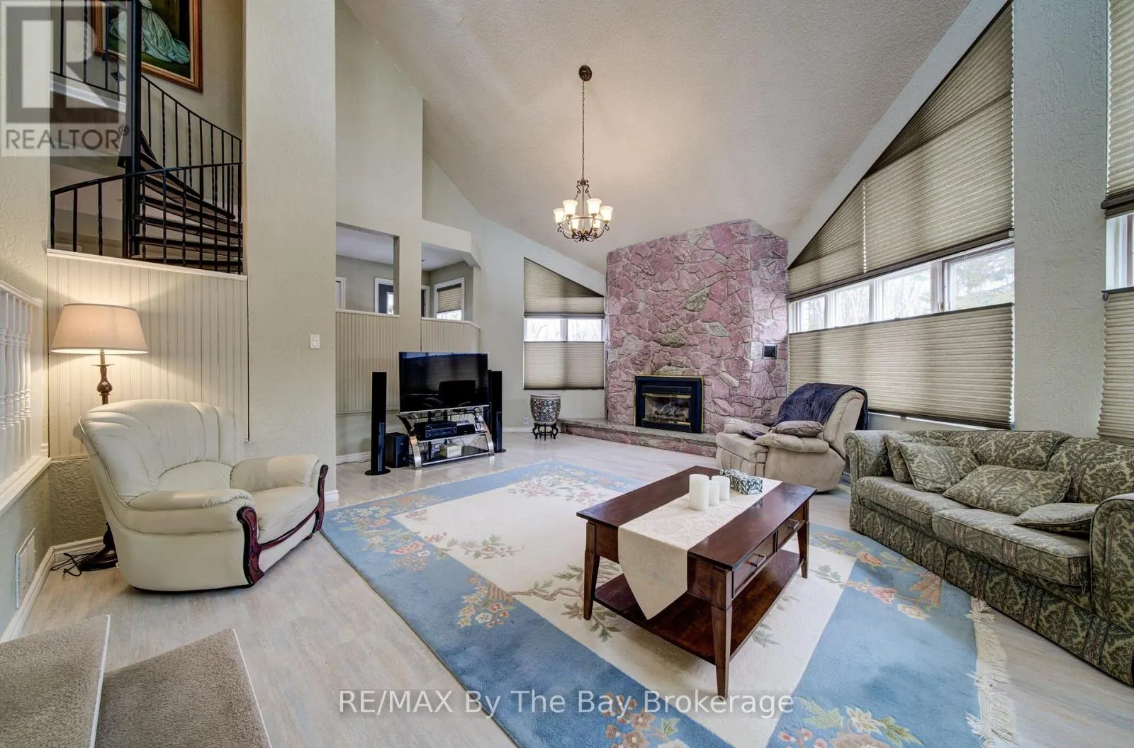 32 BRIDLEWOOD CRESCENT