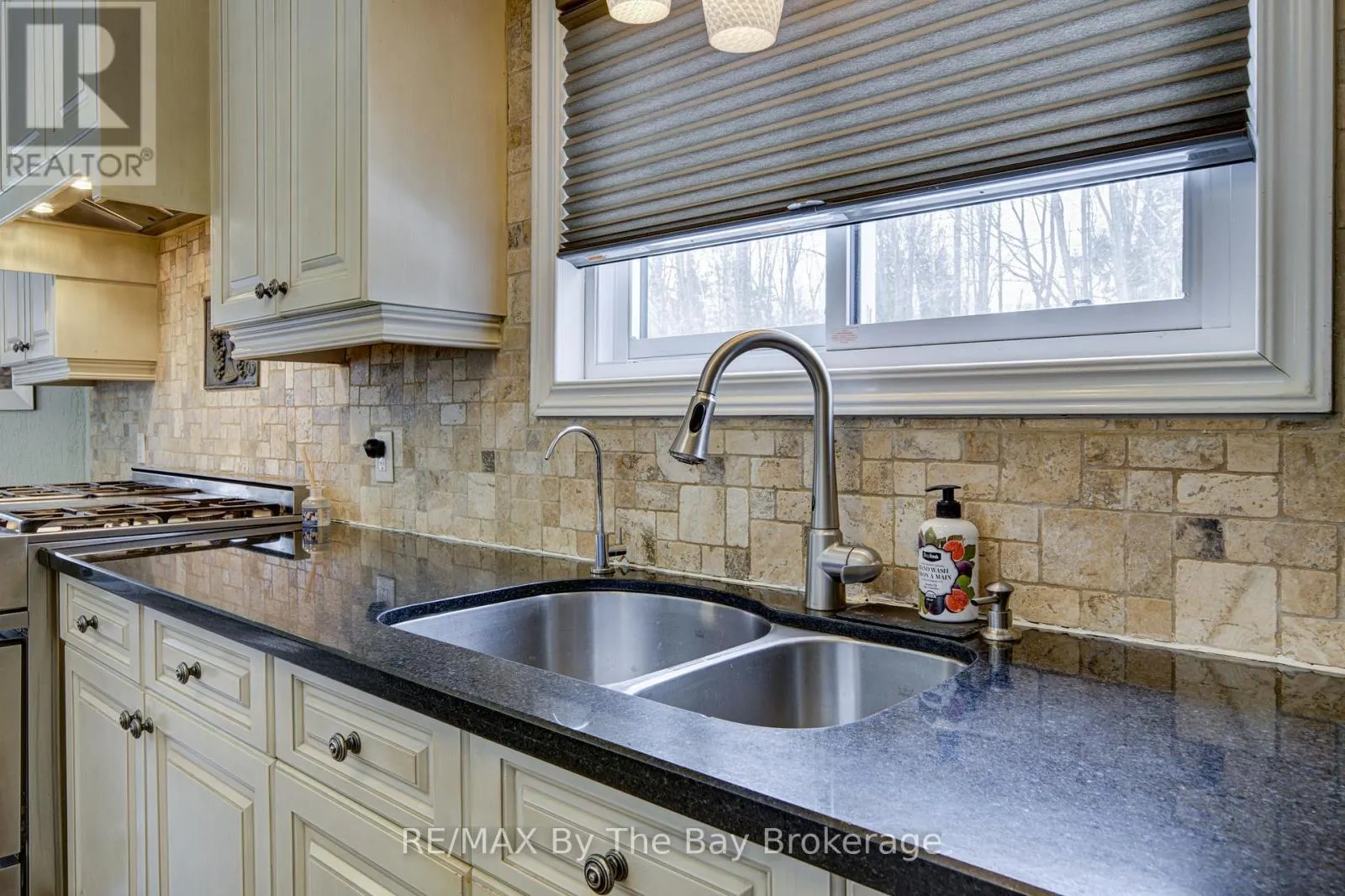 32 BRIDLEWOOD CRESCENT