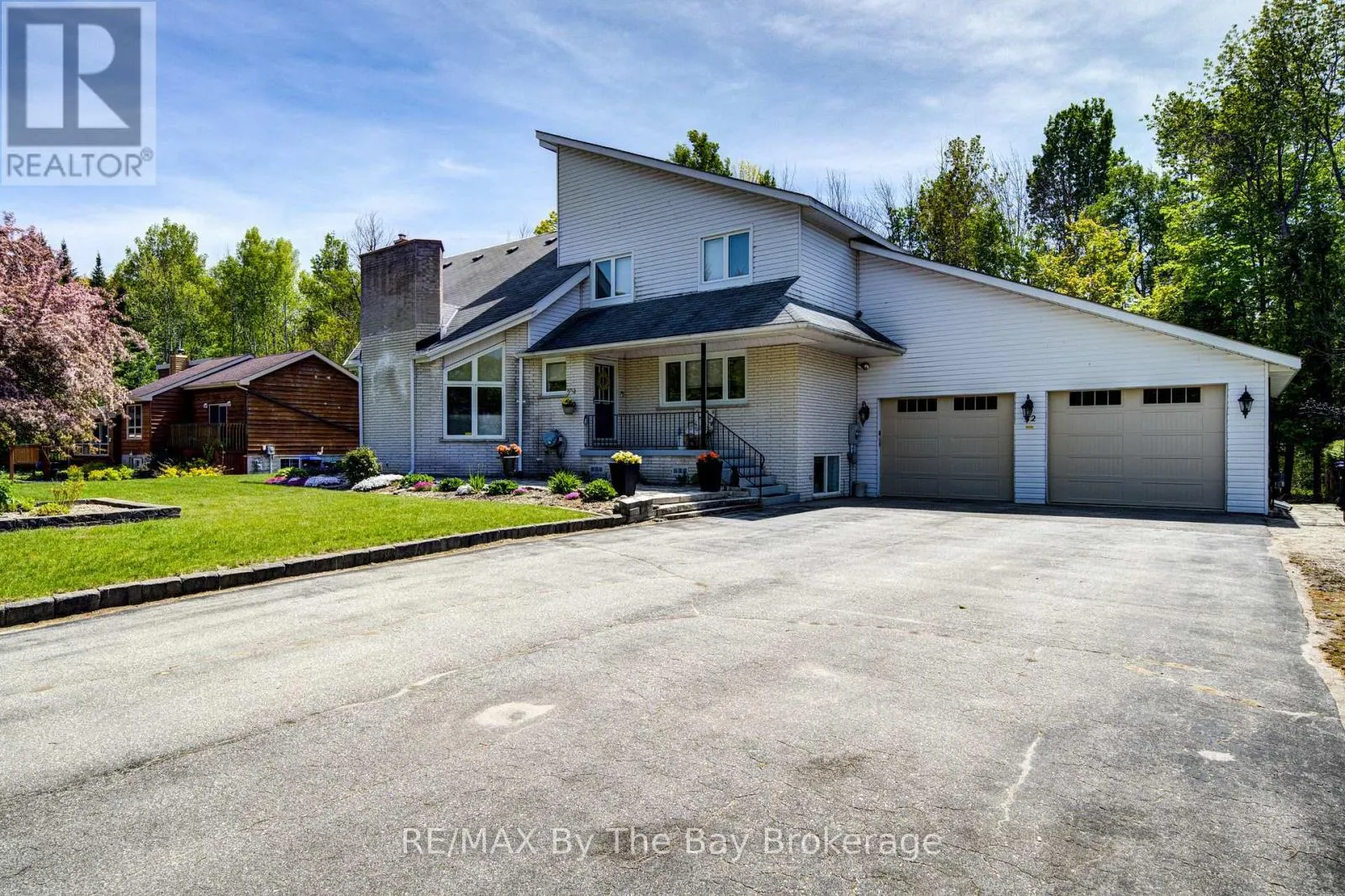 32 BRIDLEWOOD CRESCENT